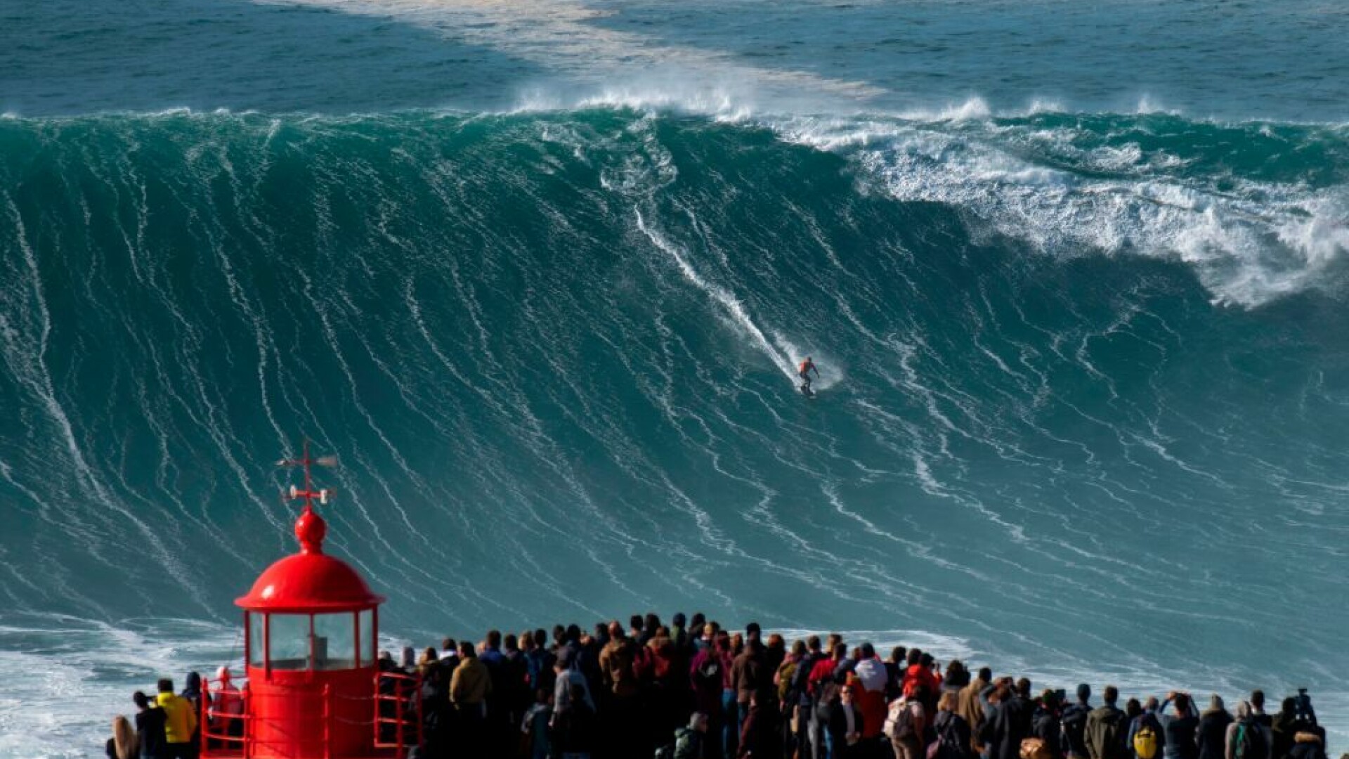 Surfer brazilian, imagini spectaculoase în Portugalia - 2