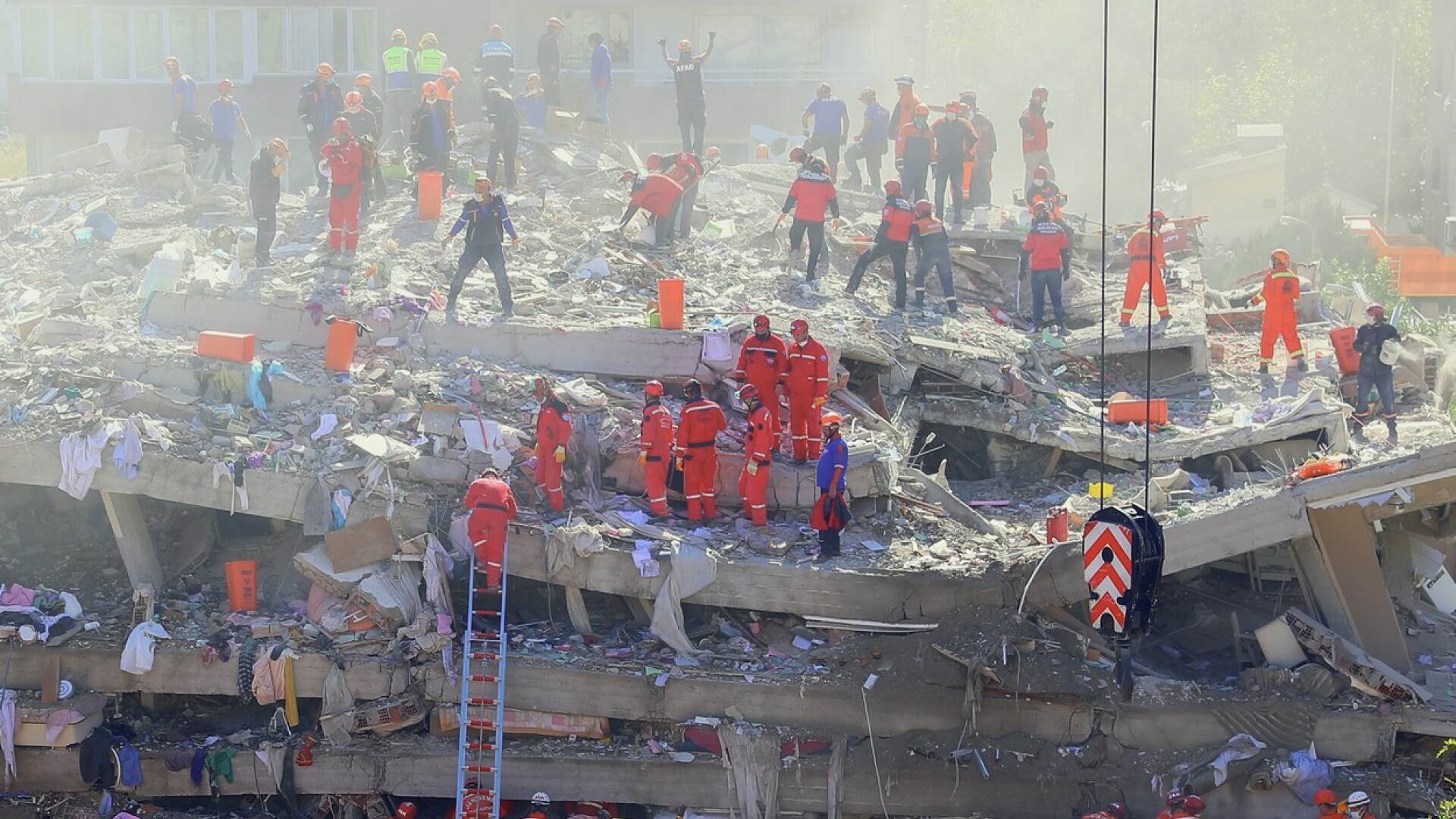Cladire daramata în urma cutremurului din Turcia