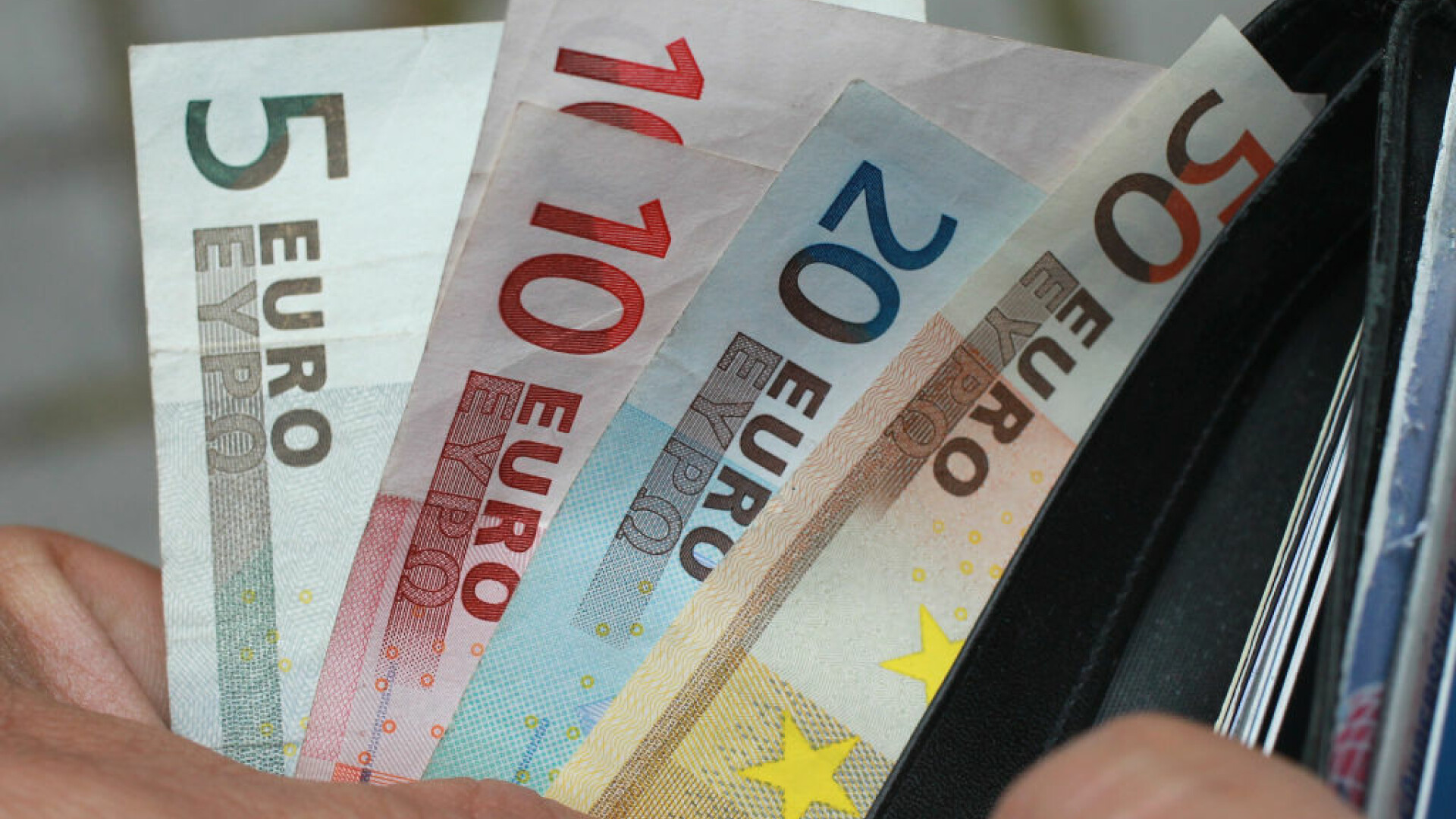 Siemens plăteşte angajaţilor din toată lumea un bonus Covid de până la 1.000 de euro