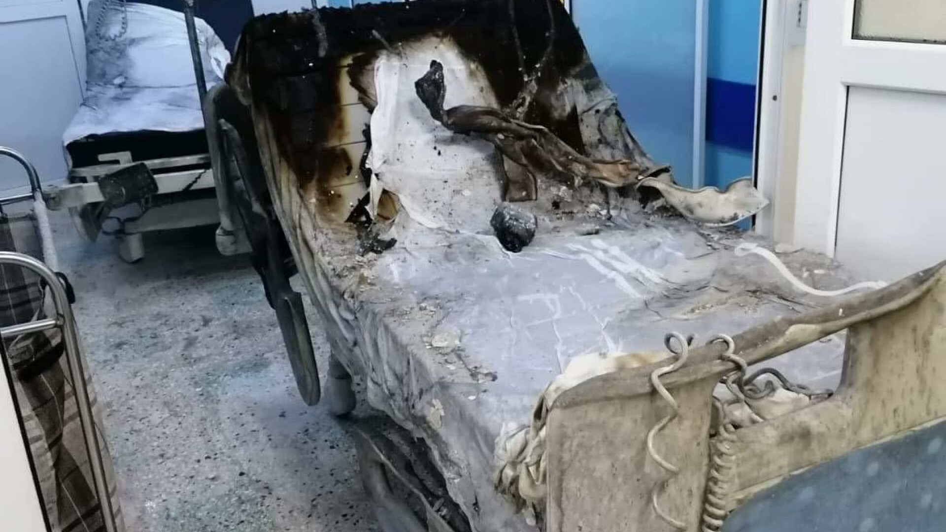 Incendiu violent la Spitalul Judeţean Piatra Neamţ