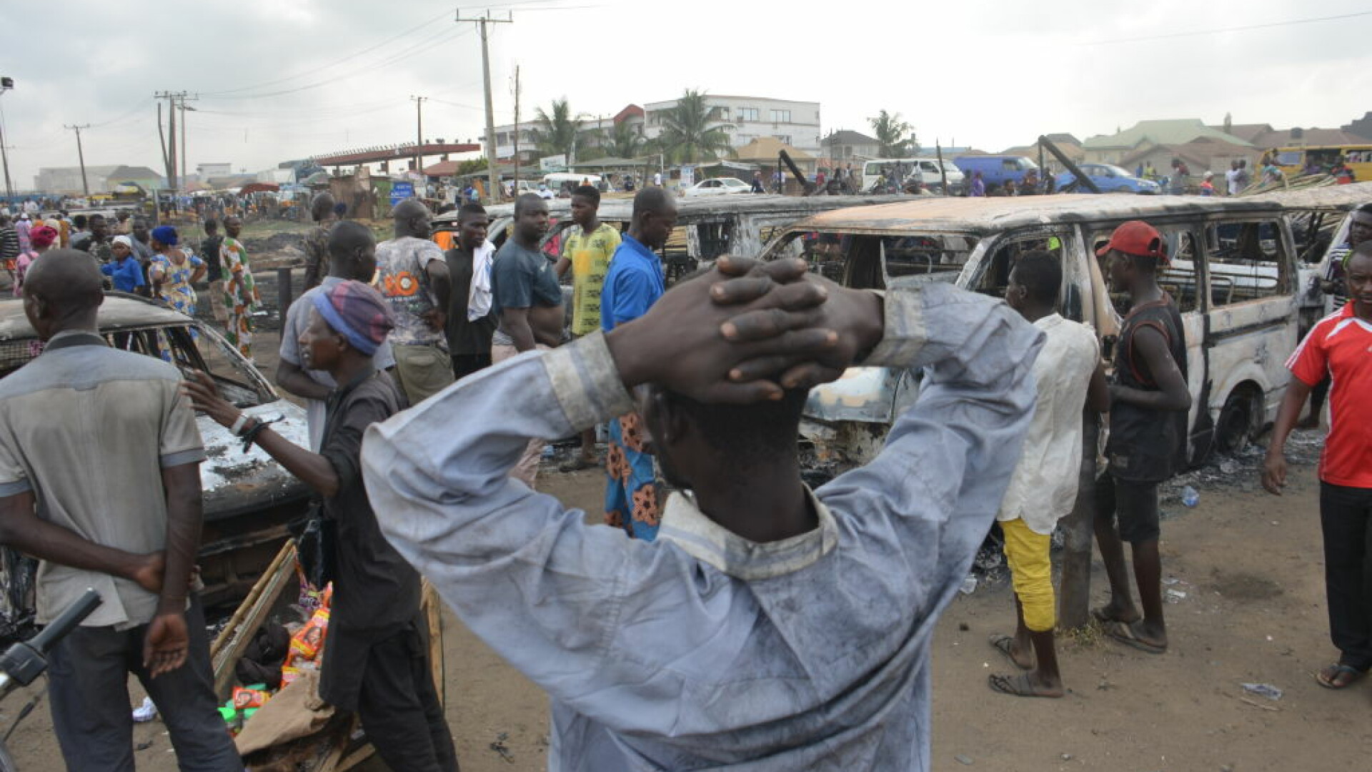 Mai mulți morți și zeci de răpiți, după un atac asupra unui moschei în Nigeria. Au fost 100 de atacatori