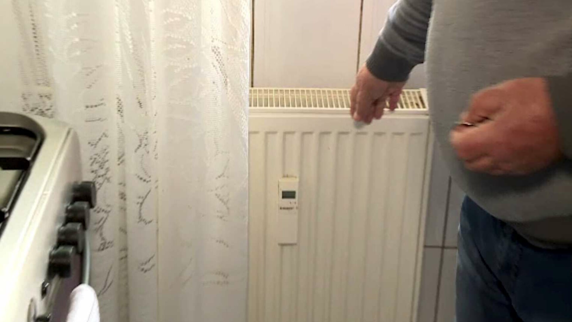 Avariile la termoficare au apărut o dată cu frigul. În Sectorul 3, nu e aproape deloc căldură și apă caldă