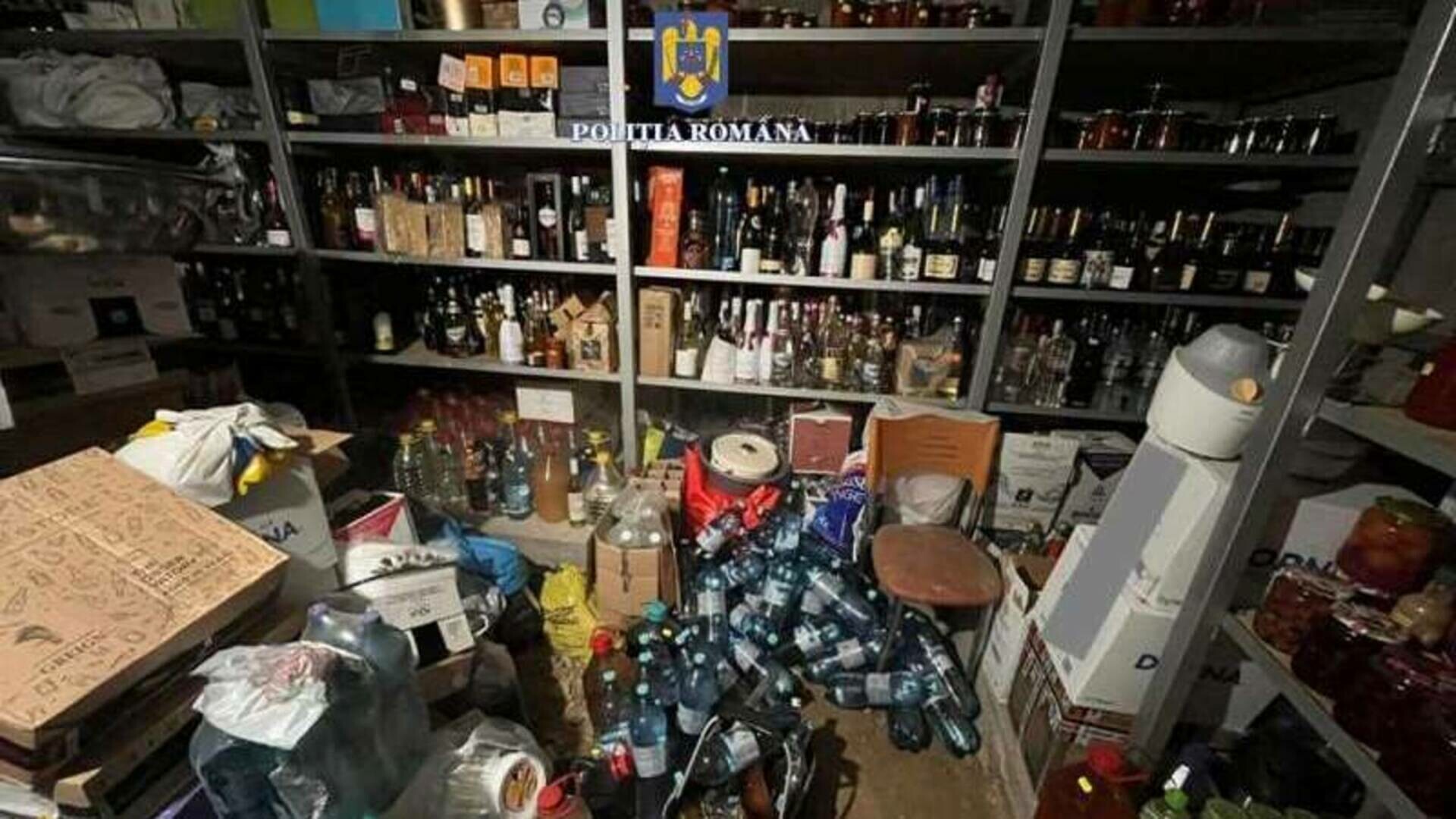 Percheziții în patru județe la o grupare „specializată” în contrabanda cu alcool și țigări. Cum acționau membrii