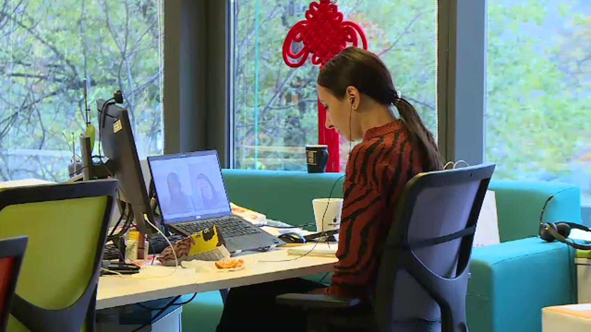 Industria call center în România cu salarii în creștere și competiție în Pipera | sursa foto: Stirile ProTV