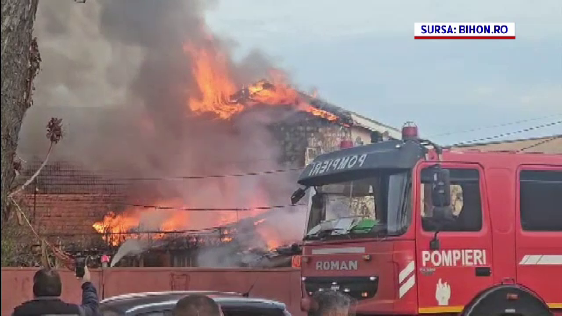 Flăcări uriașe în Oradea