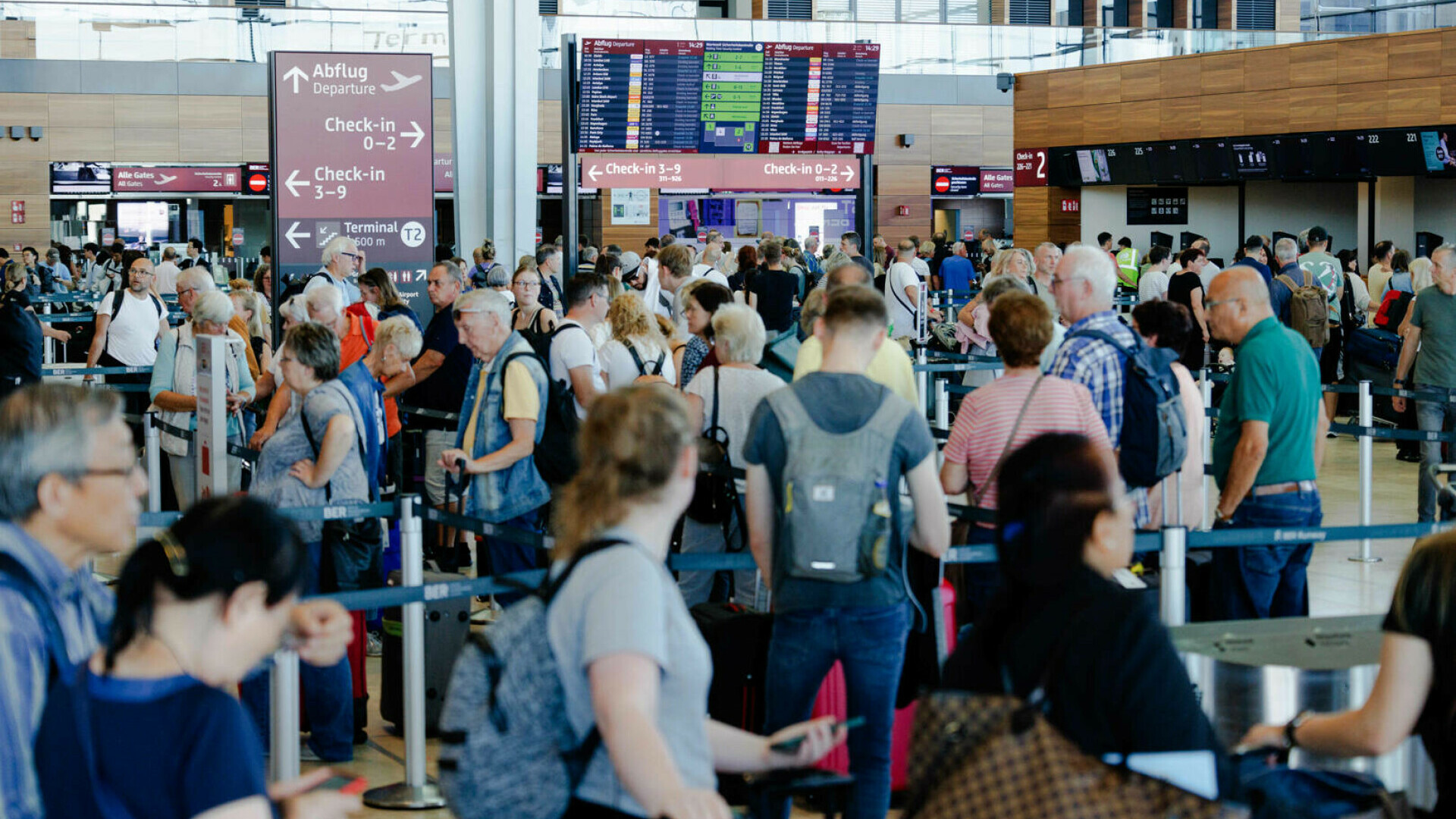 Alertă cu drone pe aeroportul din Berlin. Zborurile au fost suspendate timp de aproape două ore