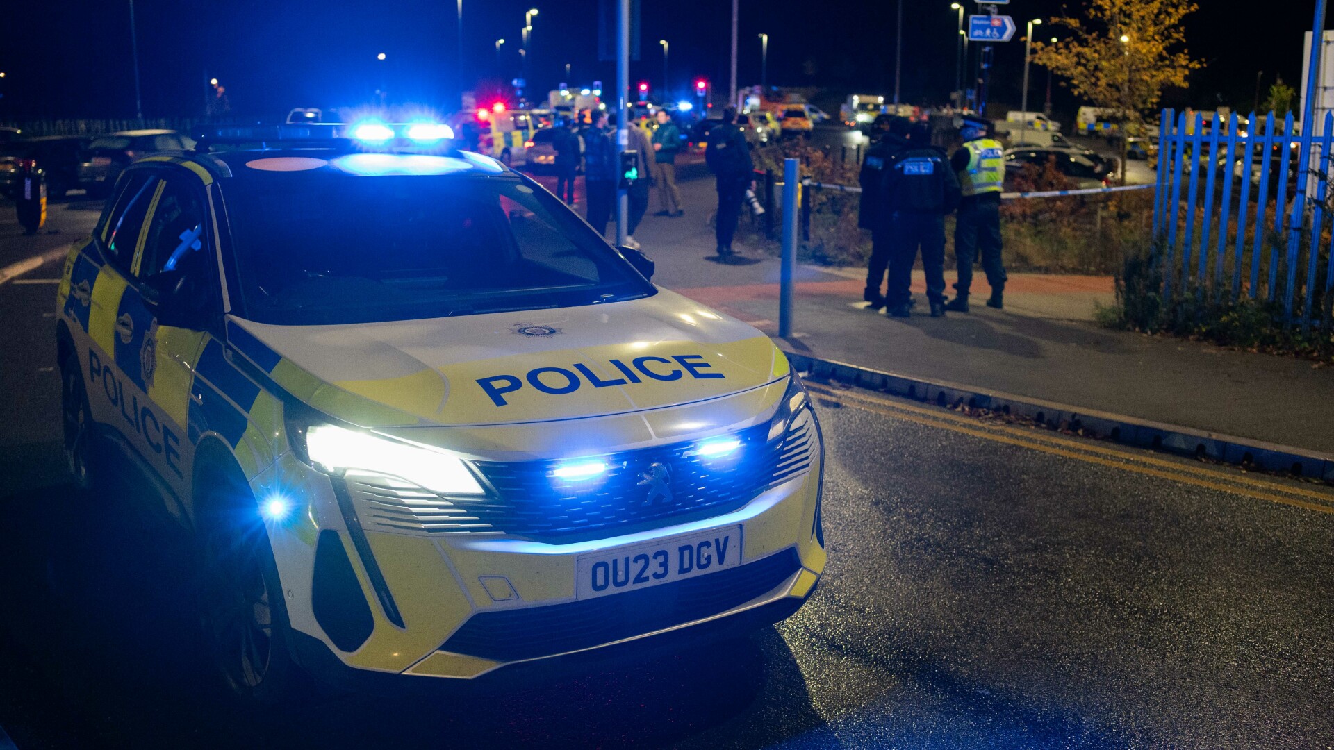 Eroul din trenul atacat în Londra. Un bătrân a parat cu capul loviturile de cuțit, un pasager se apăra cu o sticlă de whisky