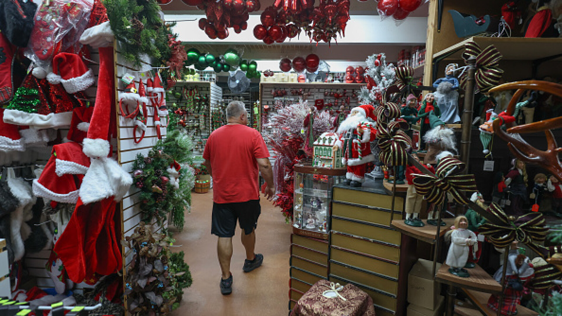 Taxele vamale ale lui Trump ar putea majora cheltuielile de sărbători ale americanilor cu peste 40 de miliarde de dolari