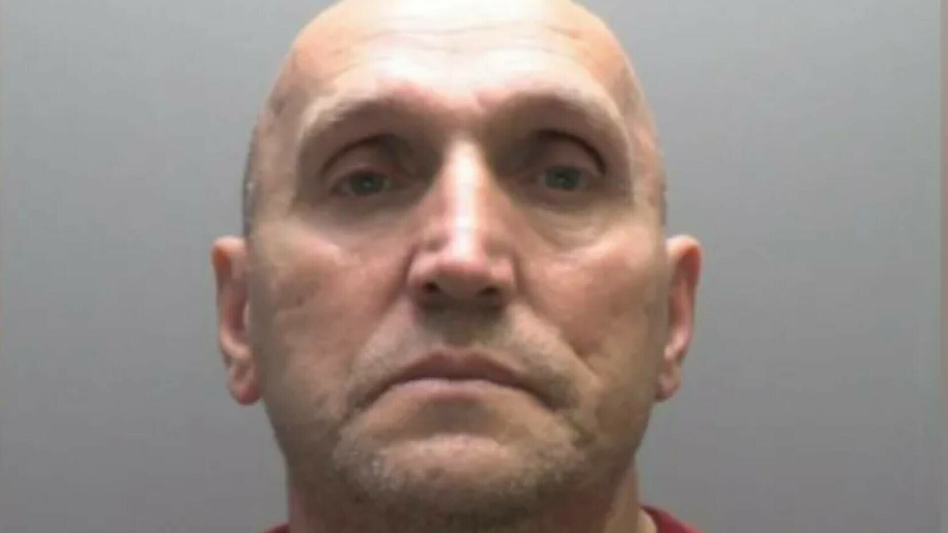 Cum a reușit un bărbat din UK să scape de închisoare, deși a furat sticle de vin scump, în valoare de peste 31.000 de lire