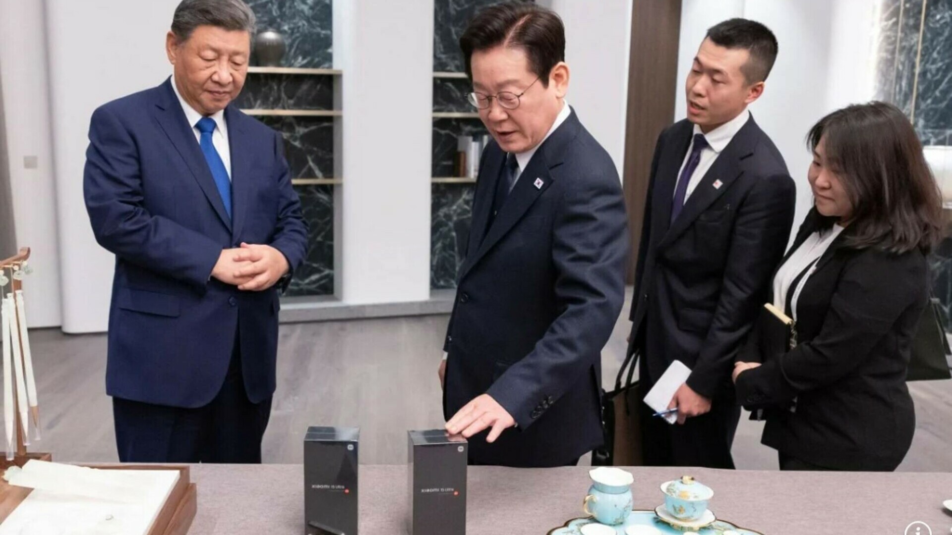 Marca de telefoane pe care Xi Jinping a ales-o pentru cadouri de stat. Surprinzător, nu e Huawei