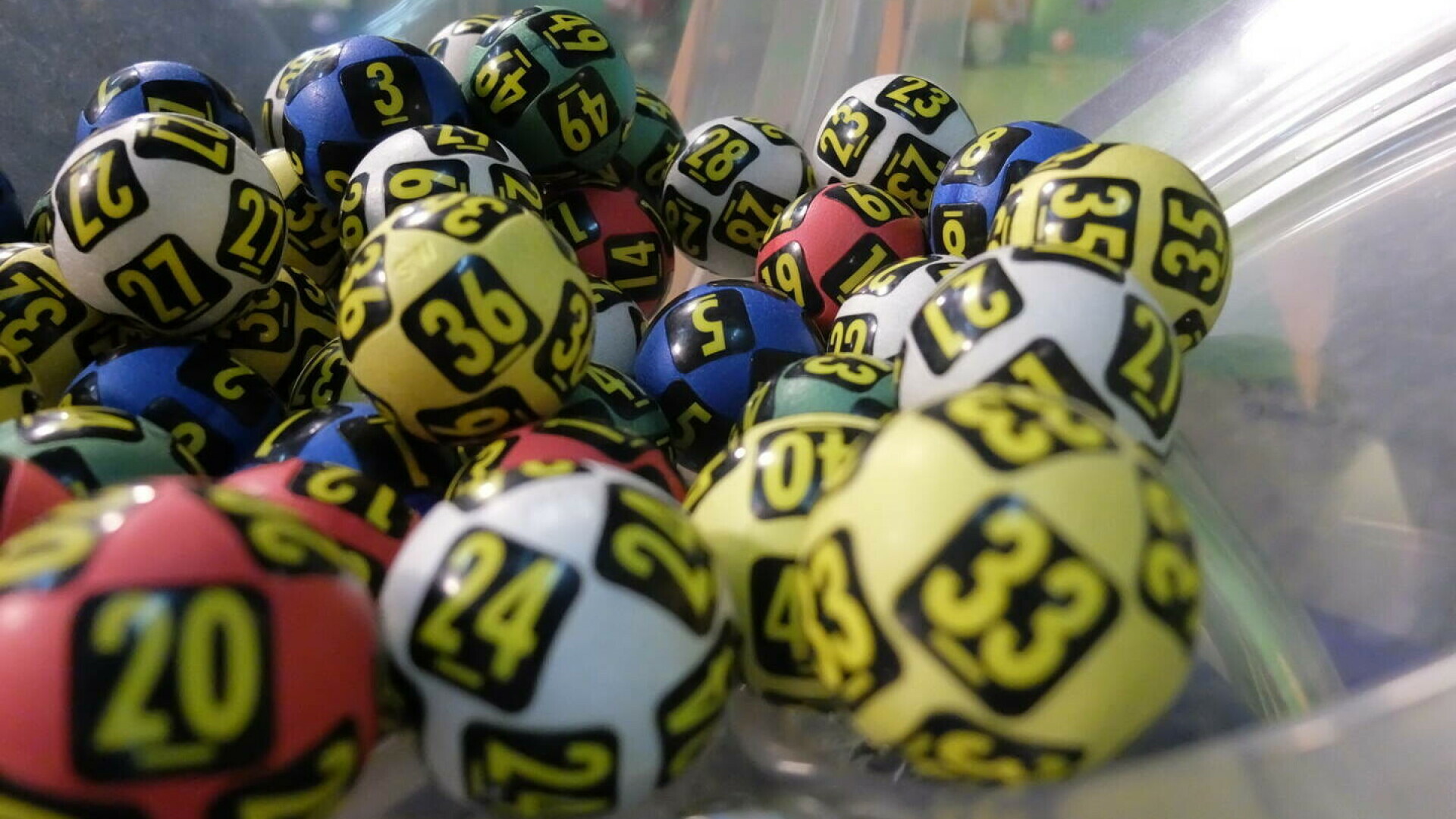 Trageri Loto 6/49, 5/40, Joker, duminică 16 noiembrie 2025. Premiile uriașe puse în joc