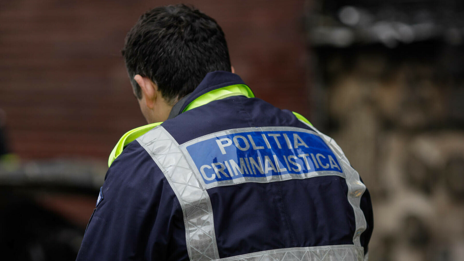 O femeie din Aiud, arestată după ce şi-a ucis copilul nou-născut. Micuțul a murit asfixiat