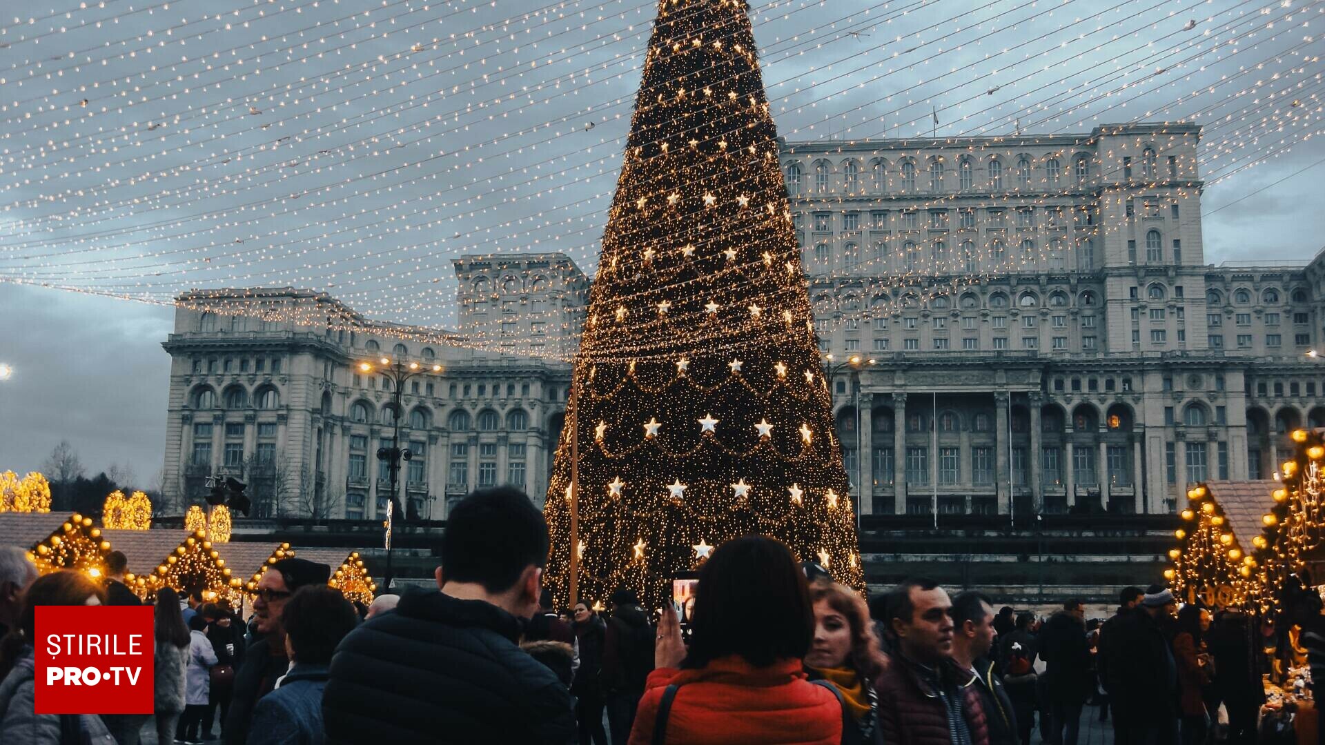 Când se aprind luminițele de Crăciun în București, în 2025. Data la care se dă startul sărbătorilor de iarnă