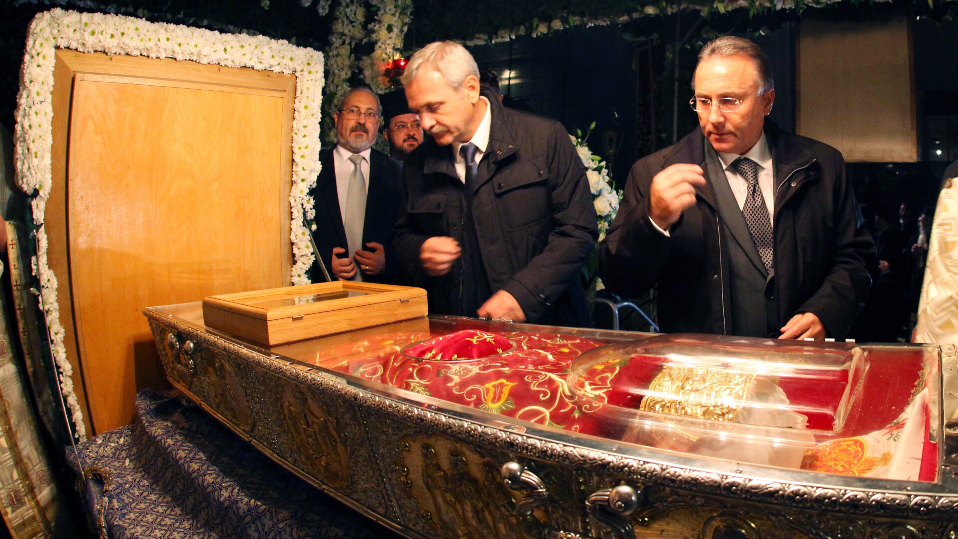 Liviu Dragnea la moastele Sfintei Parascheva