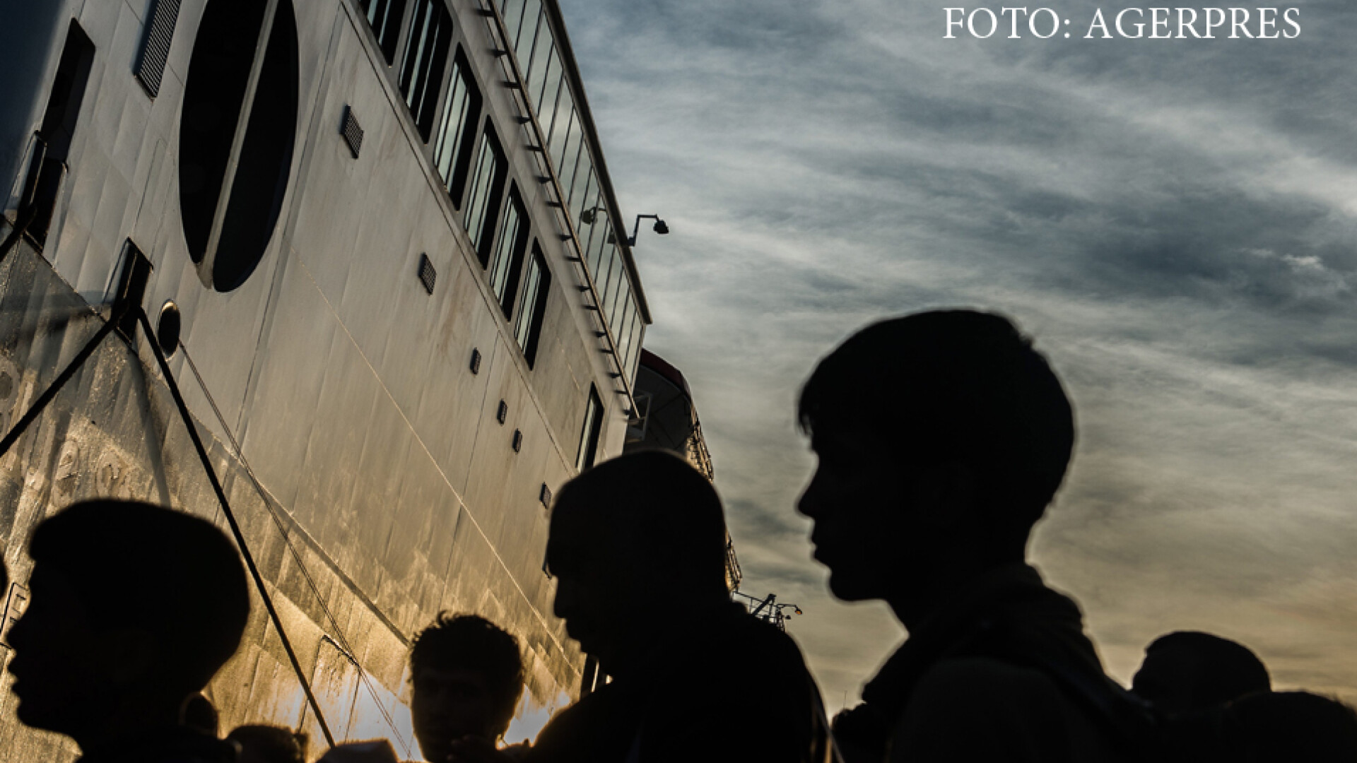 refugiati debarcand in Grecia, pe insula Lesbos