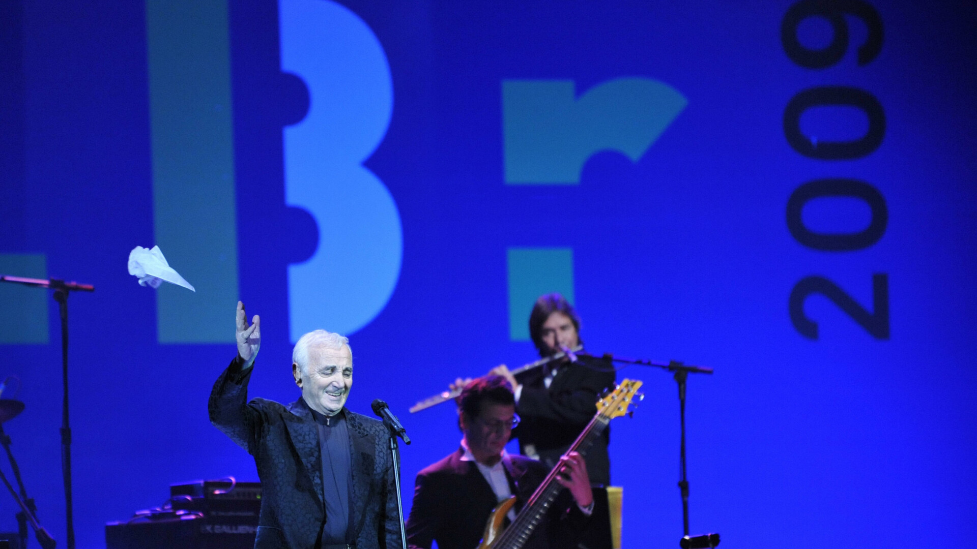Marele artist Charles Aznavour a murit la vârsta de 94 de ani