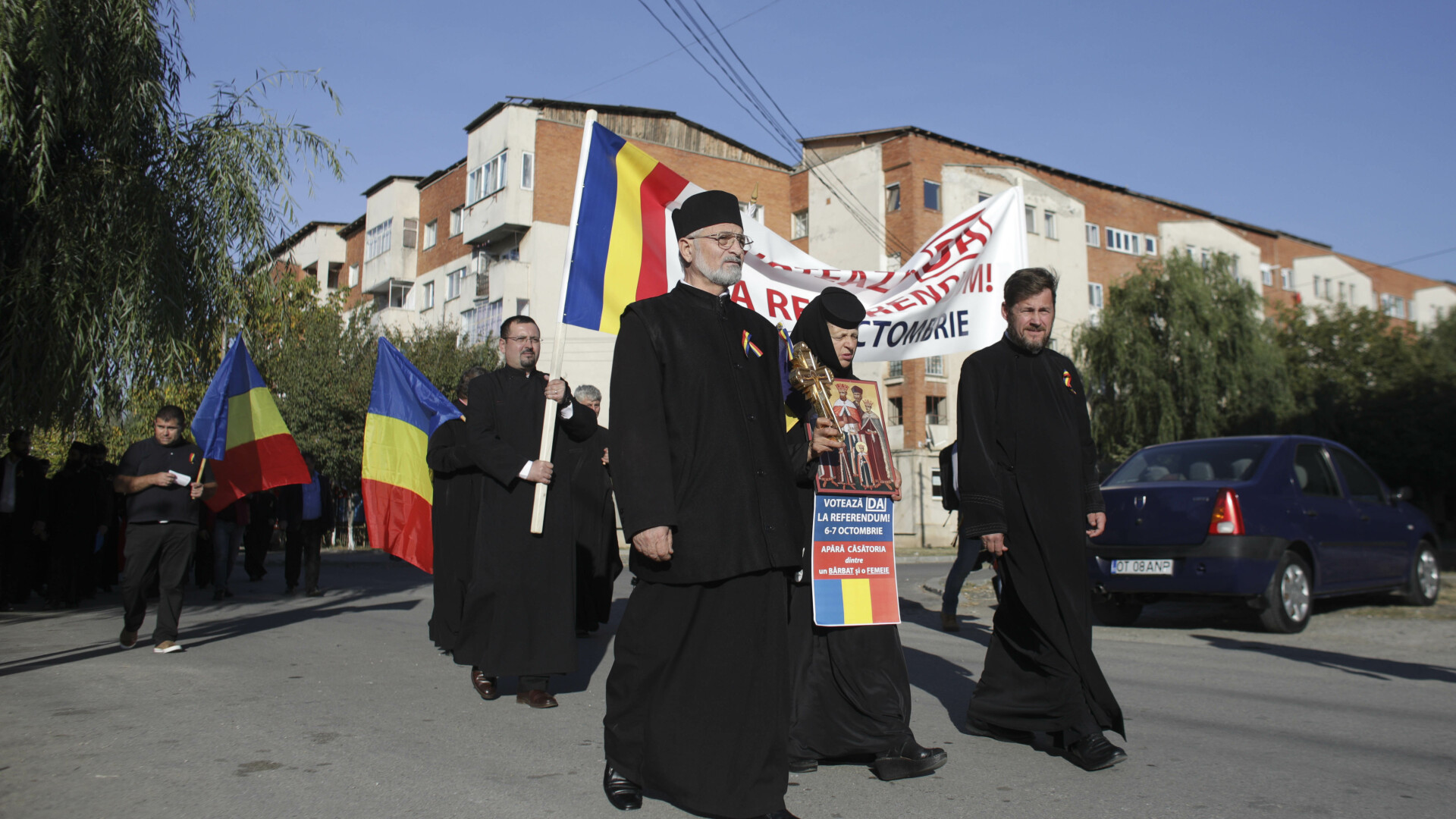 Procesiune pro-referendum in Olt