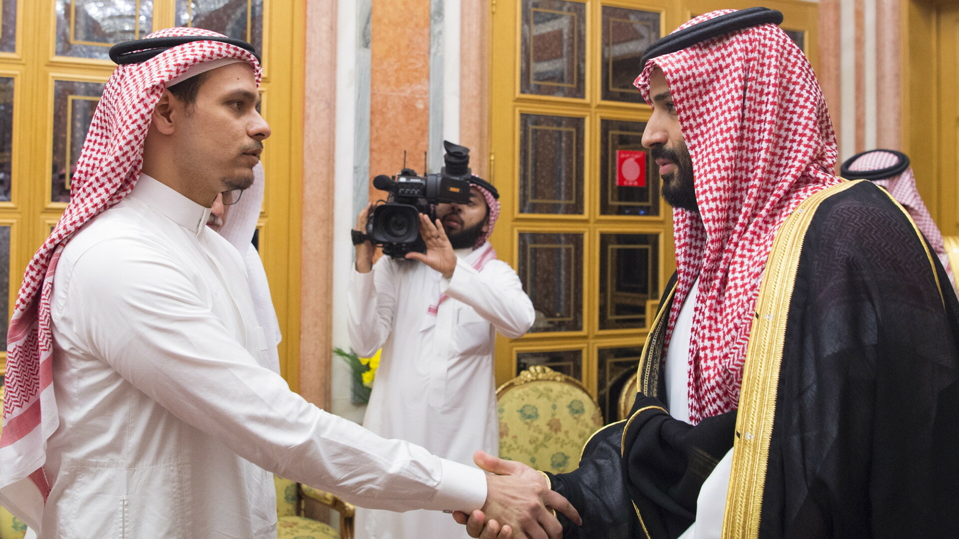 Fiul jurnalistului Jamal Khashoggi, Salah bin Jamal Khashoggi, prinţul moştenitor Mohammed bin Salman
