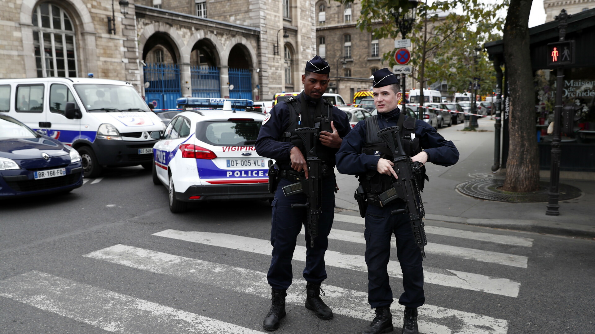 Atac cu armă la sediul Poliției din Paris - 6