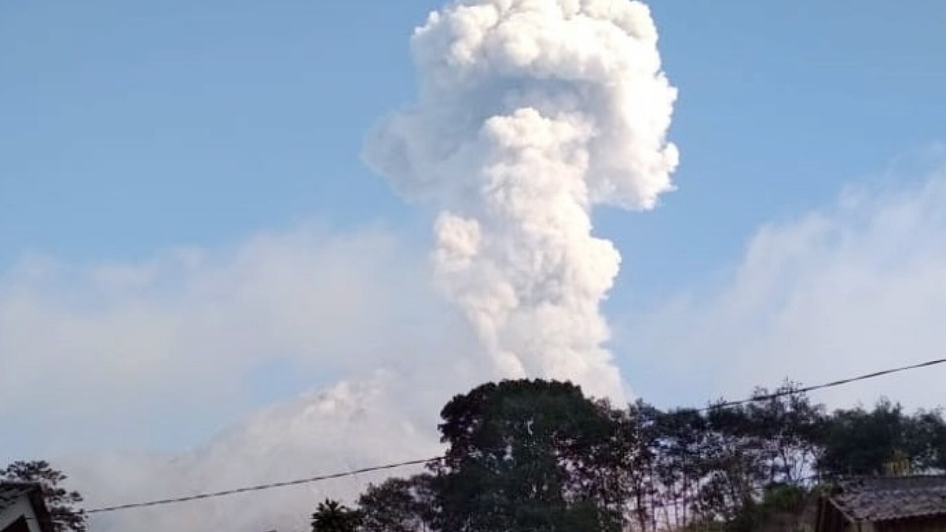 eruptia vulcanului Merapi