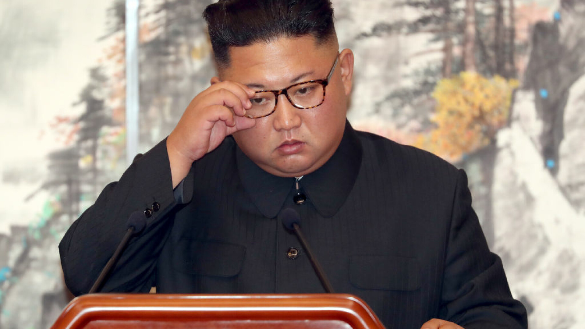 Kim Jong-un le-a ordonat nord-coreenilor să stea în case, de frica unui nor de praf galben care ar aduce Covid-19 din China