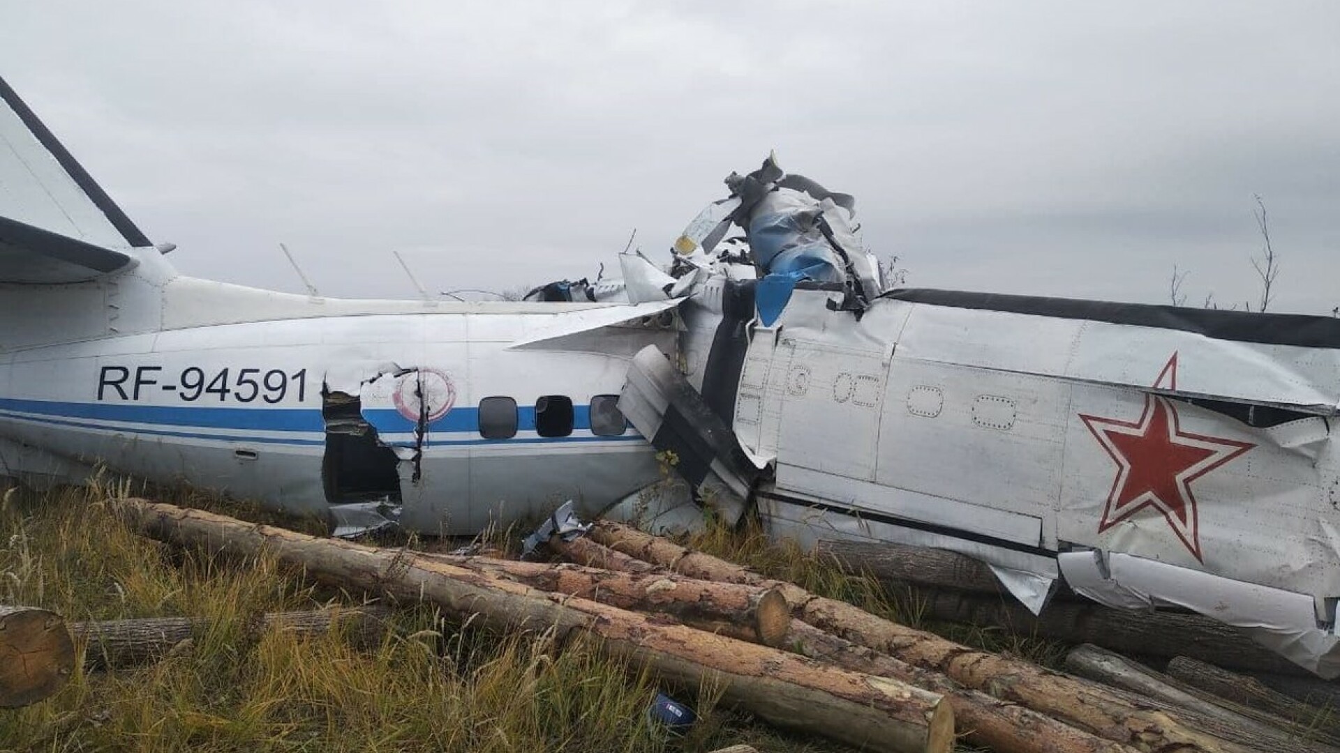 Un avion s-a prăbușit în Rusia. 19 persoane au murit, iar alte trei au fost rănite