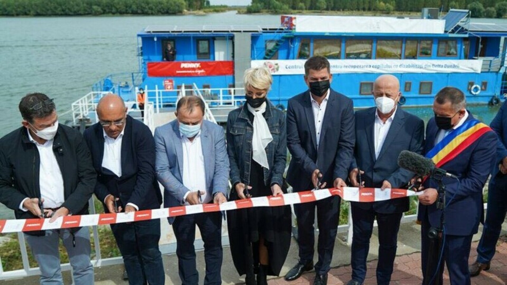 Vaporul destinat copiilor cu dizabilităţi, inaugurat în urmă cu trei săptămâni de Raluca Turcan, s-a scufundat parțial