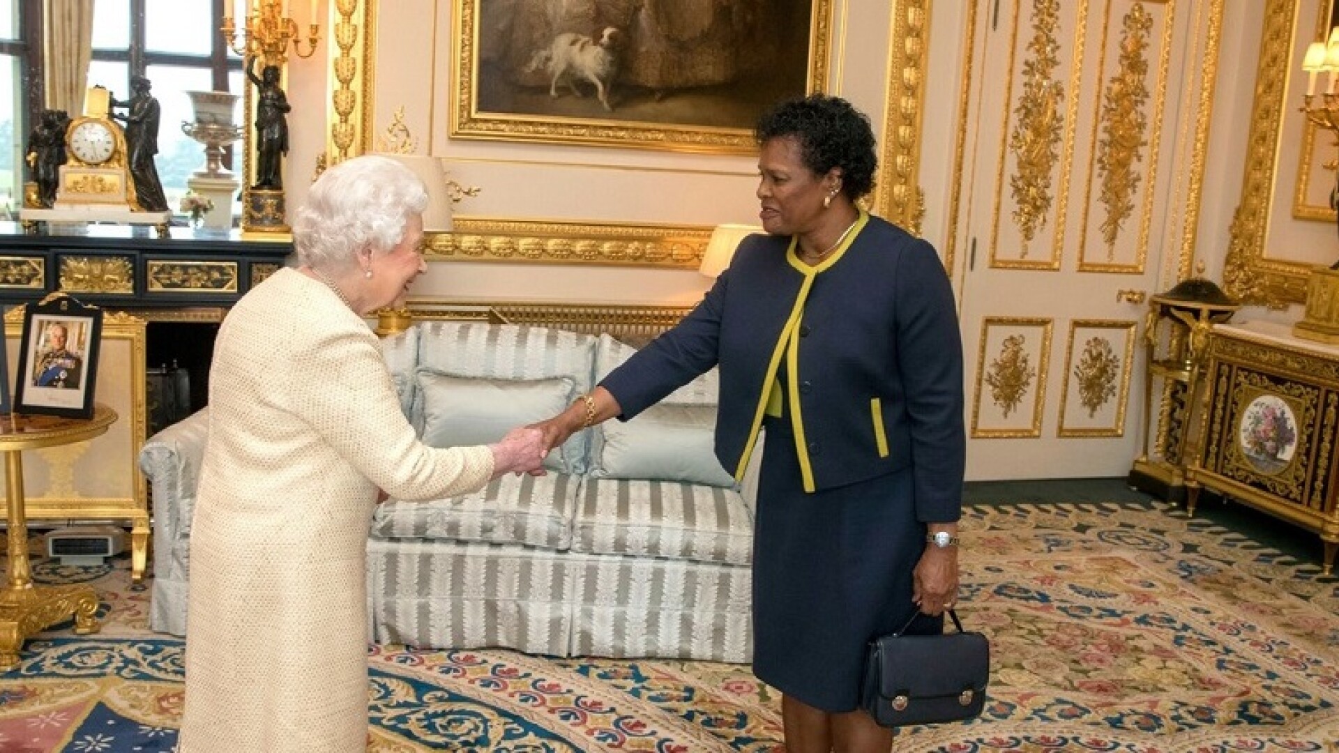 Barbados și-a ales primul președinte din istorie, după ce regina Elisabeta a II-a a fost înlăturată de la conducerea statului