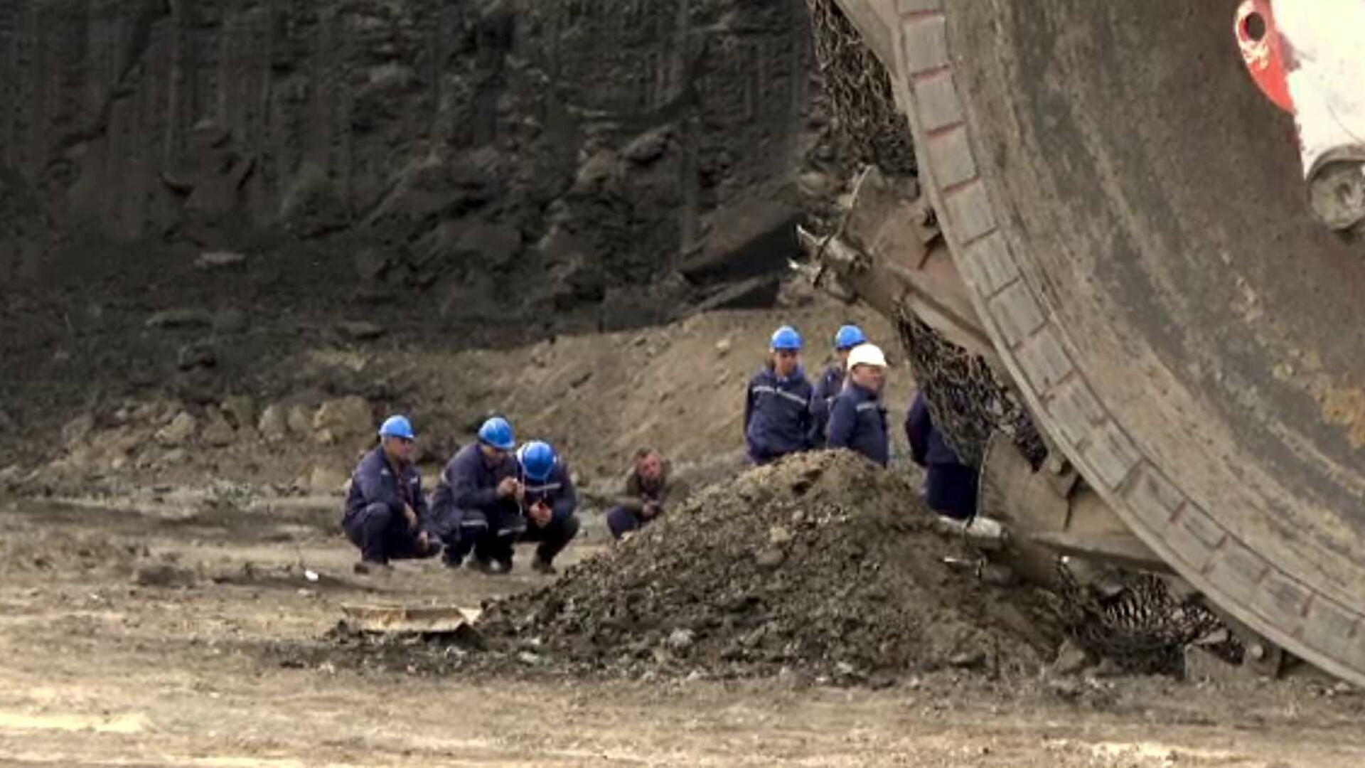 Sfârșit cumplit pentru un miner, prins de roata unui utilaj la CE Oltenia. Decesul a survenit în condiții inexplicabile