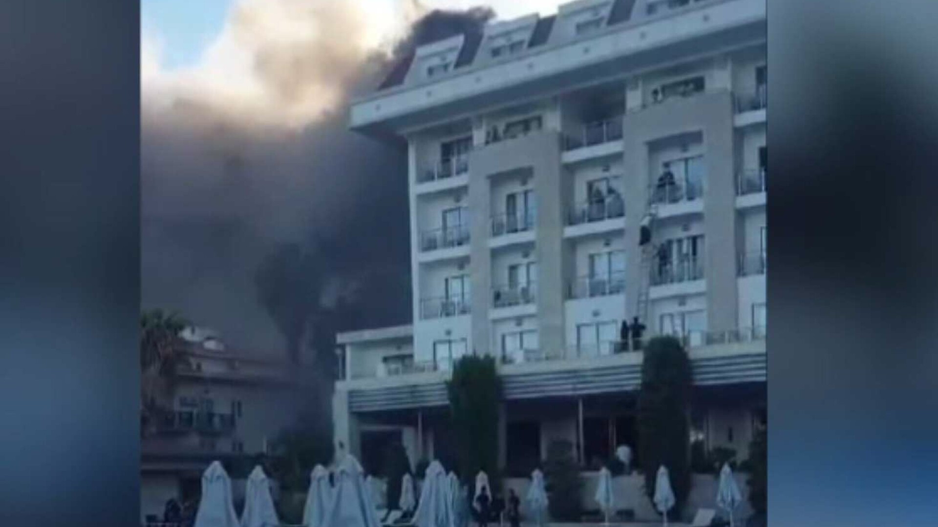 Vacanță de coșmar pentru zeci de români, surprinși de incendiul din hotelul din Kemer, Mulți au rămas doar în costum de baie