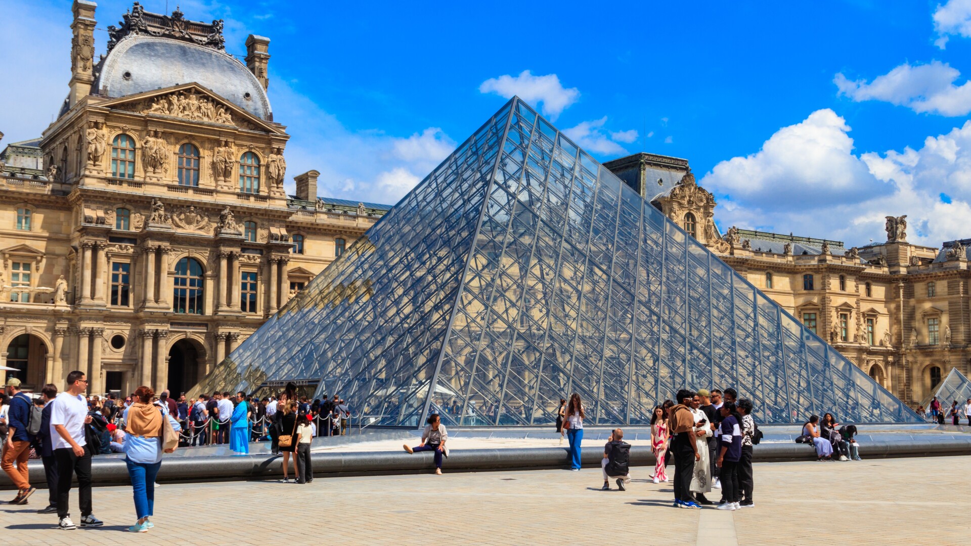 Ministrul francez al culturii vrea taxe mai mari la intrarea în monumentele din Paris. Sunt vizați turiștii din aceste țări