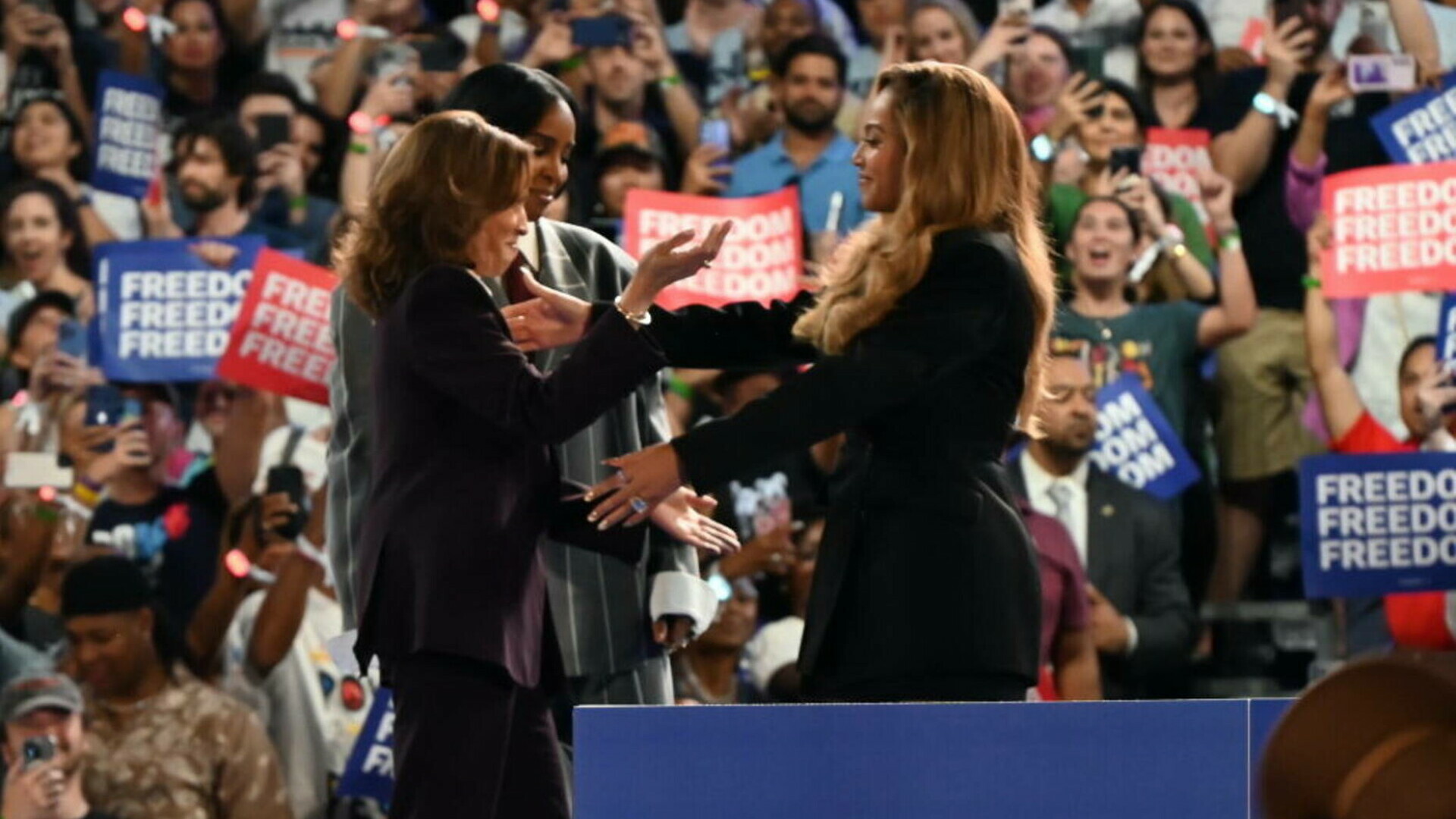 Beyonce si Kamala Harris