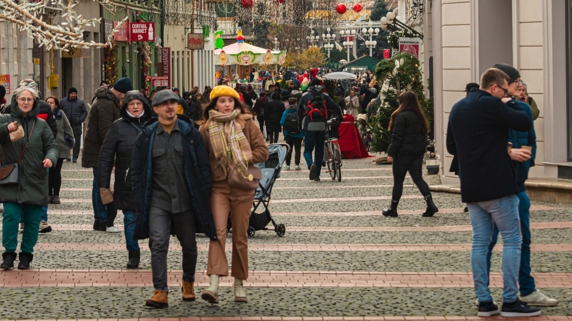 oameni pe strada, frig