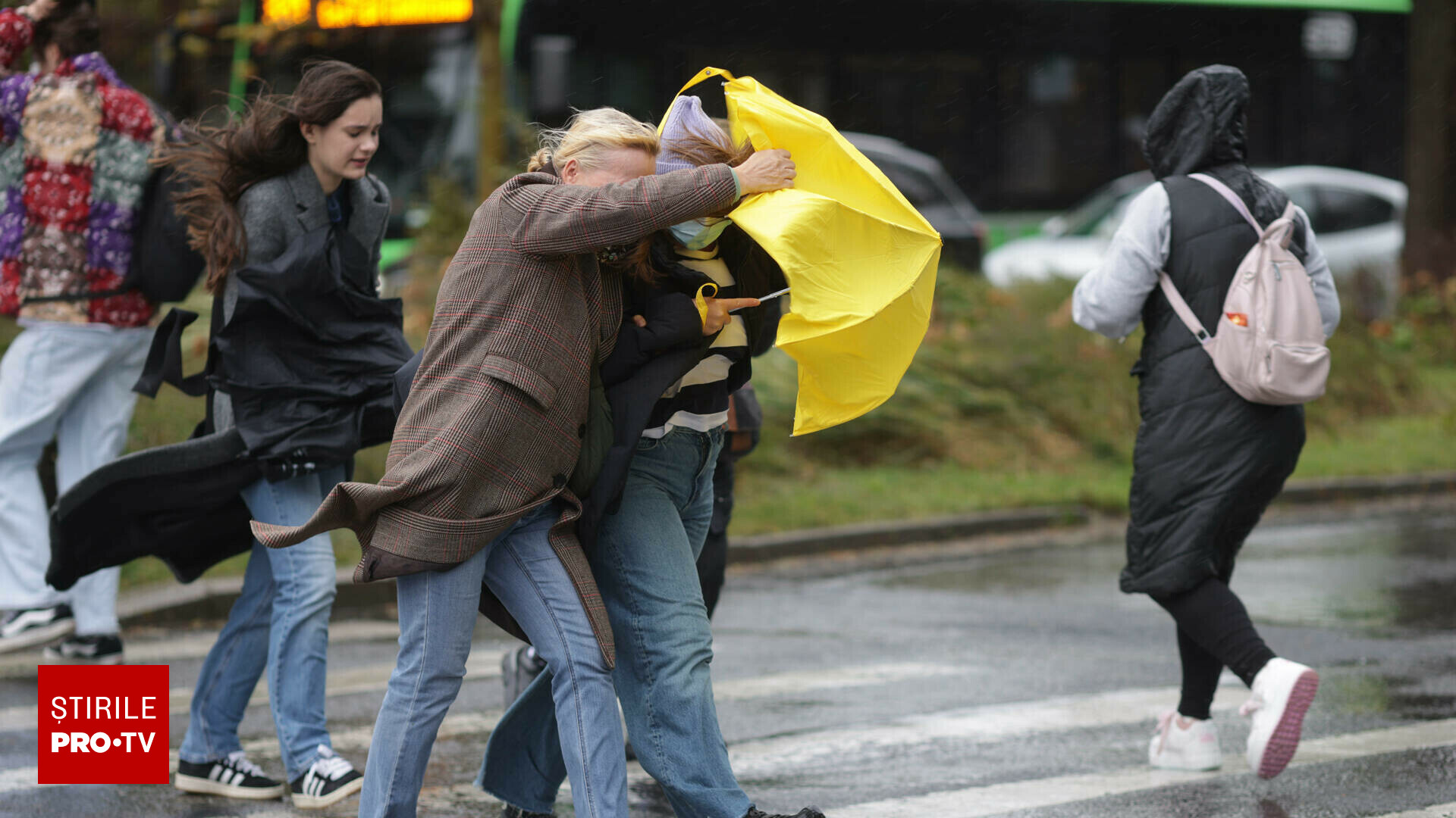Vremea capricioasă a adus ploi neobișnuite, depășind de cinci ori media octombrie.