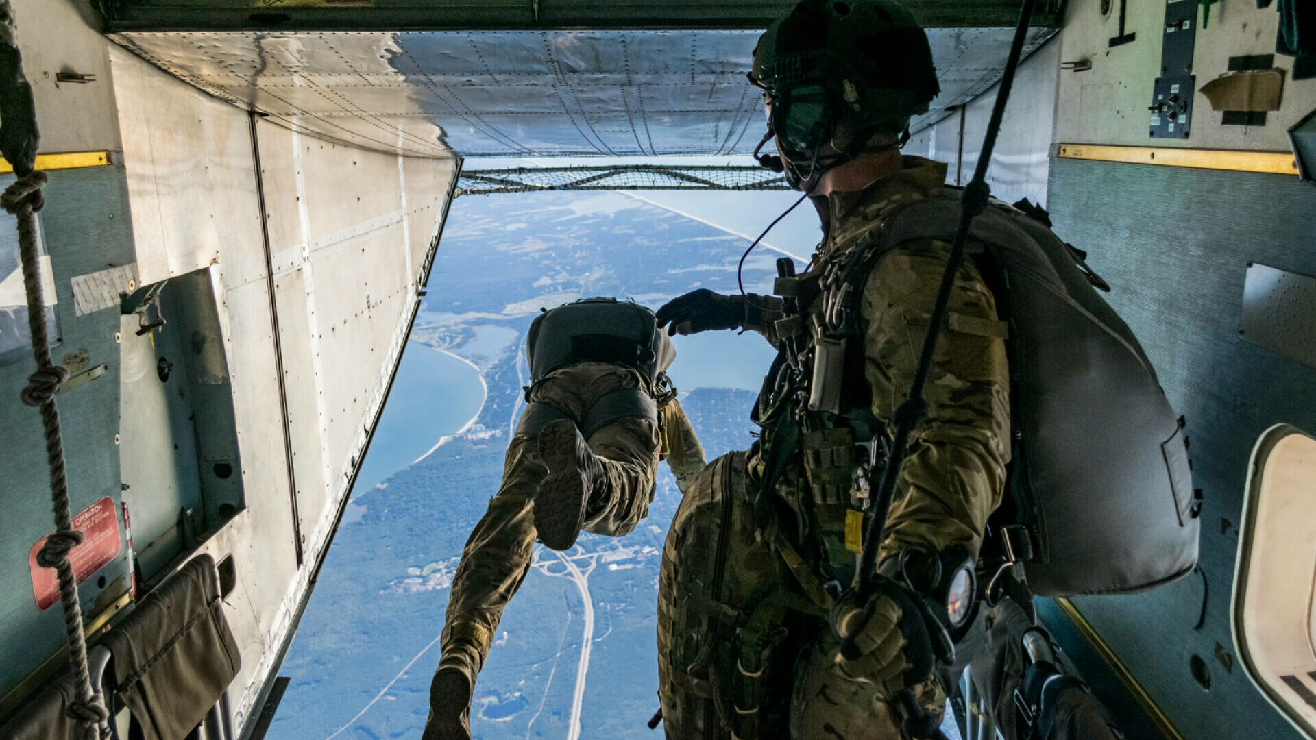 parasutisti militari