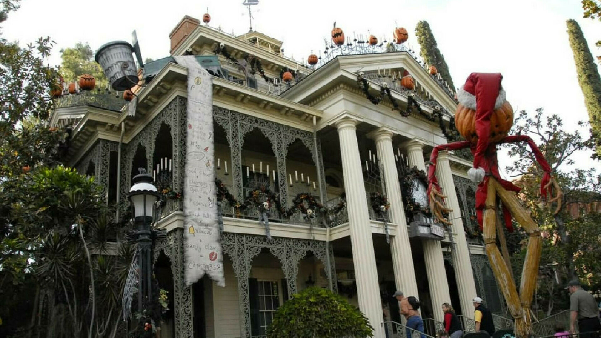 Haunted Mansion Disneyland