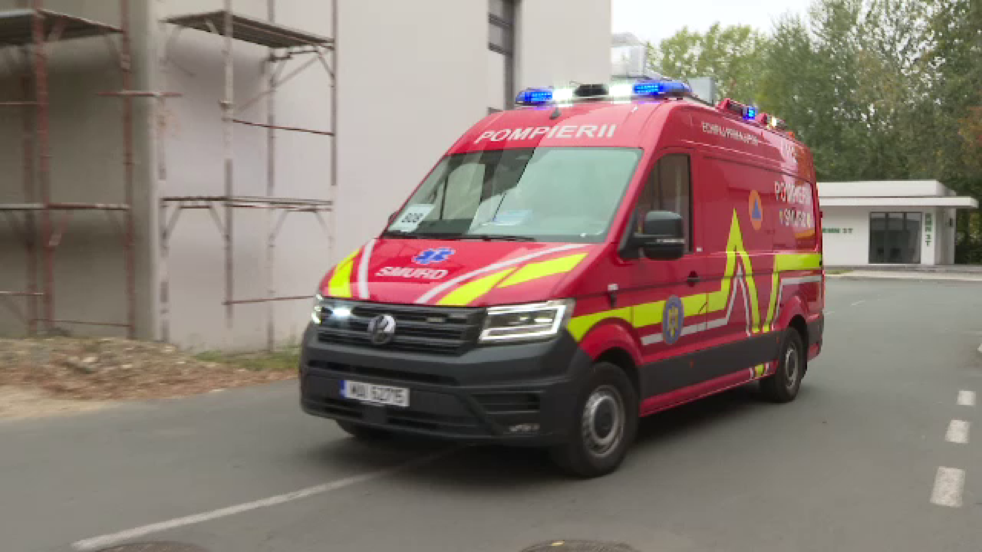 Accident pe un drum județean din Vâlcea: trei persoane rănite după ciocnirea a trei mașini