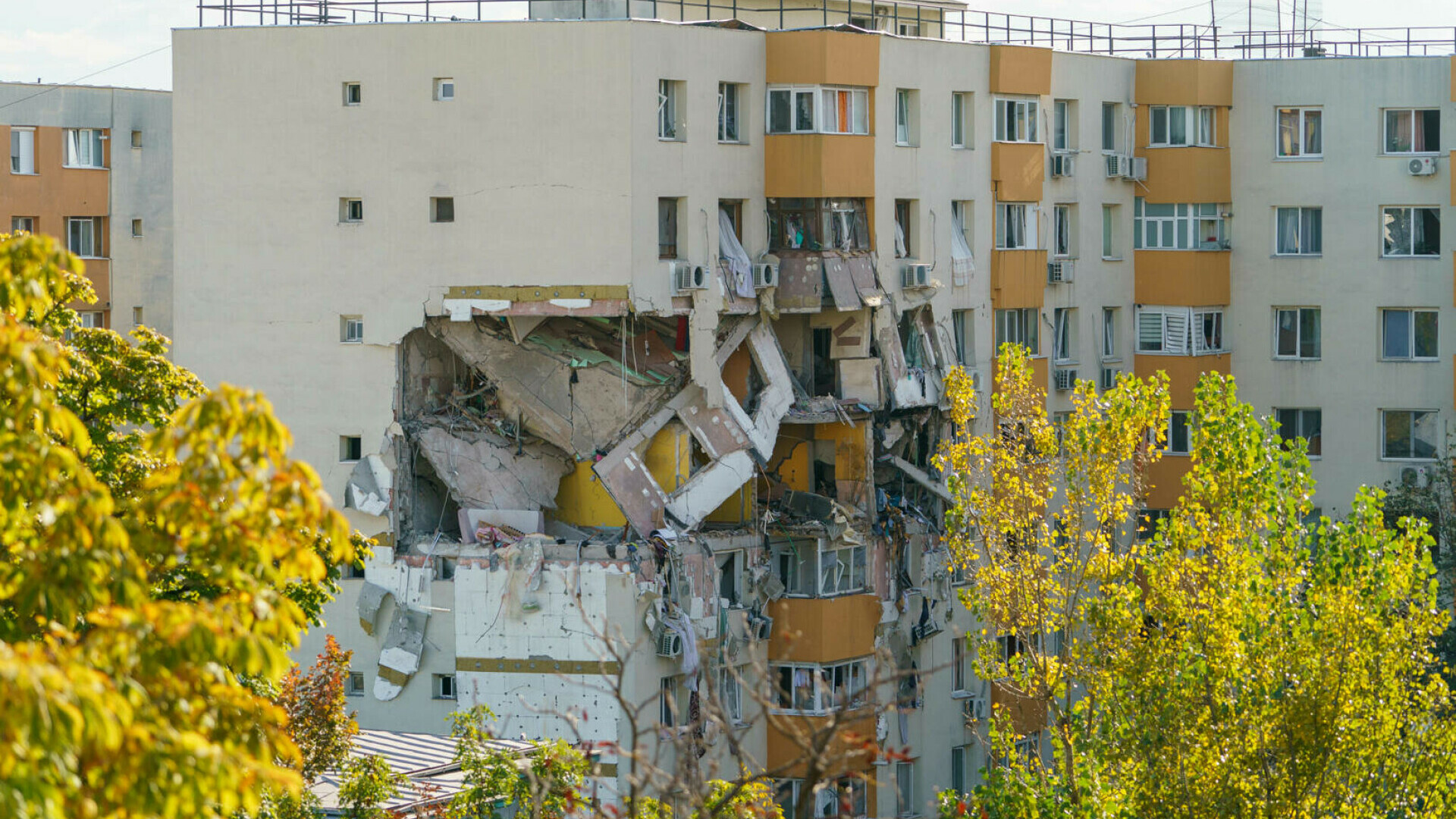 Surse: Trei persoane au fost reținute în cazul exploziei de la blocul din Rahova