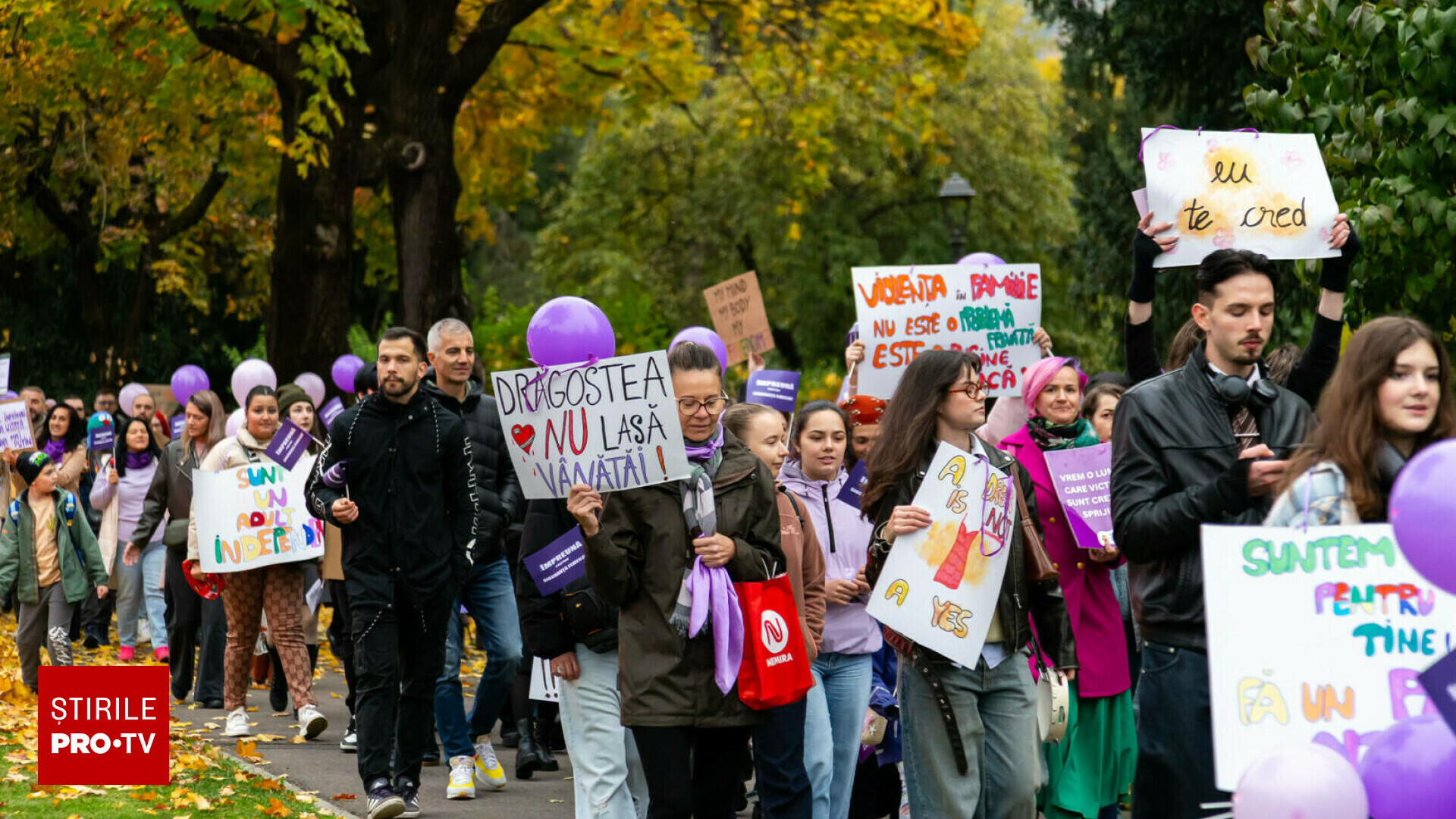 Proteste în București și în mai multe orașe pentru protejarea femeilor: „Vreau să mă simt în siguranță printre oameni”. FOTO
