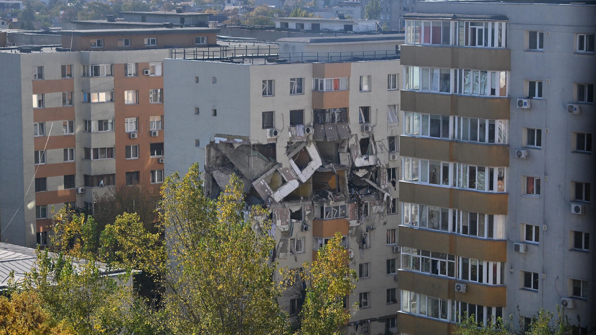 Explozia din Rahova. Revenirea etapizată a locatarilor în apartamentele proprii se poate face de miercuri