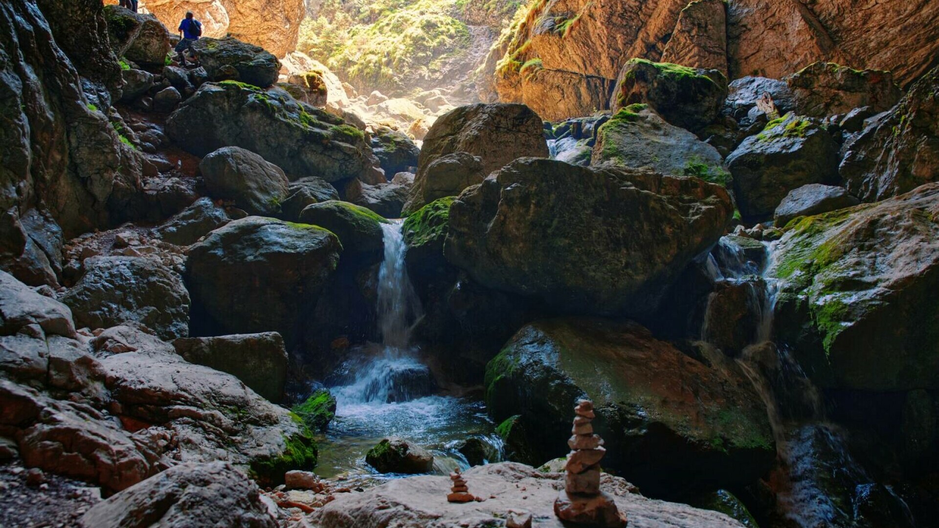 Peștera Cetățile Ponorului din Munții Apuseni, Bihor – cea mai spectaculoasă peșteră din România pentru explorare și turism