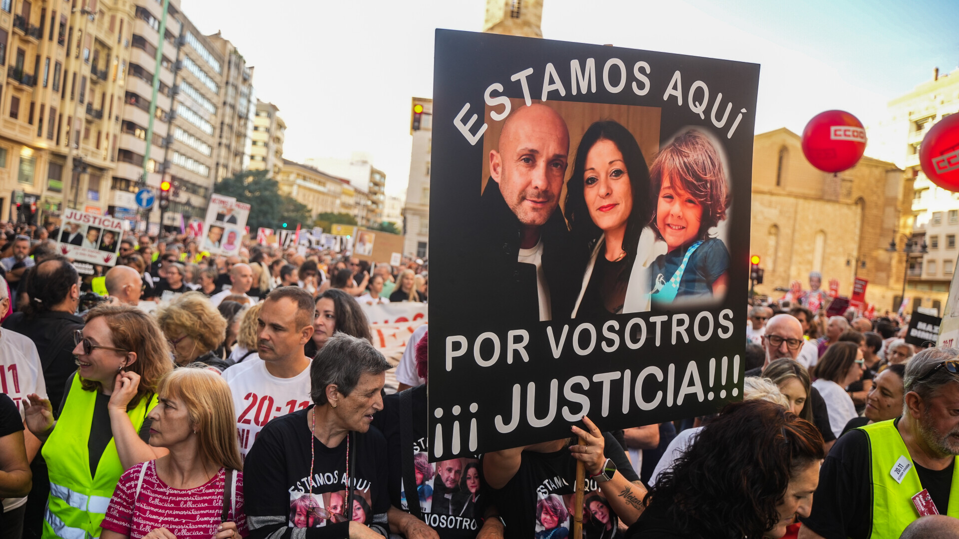 Sute de persoane s-au adunat la Valencia