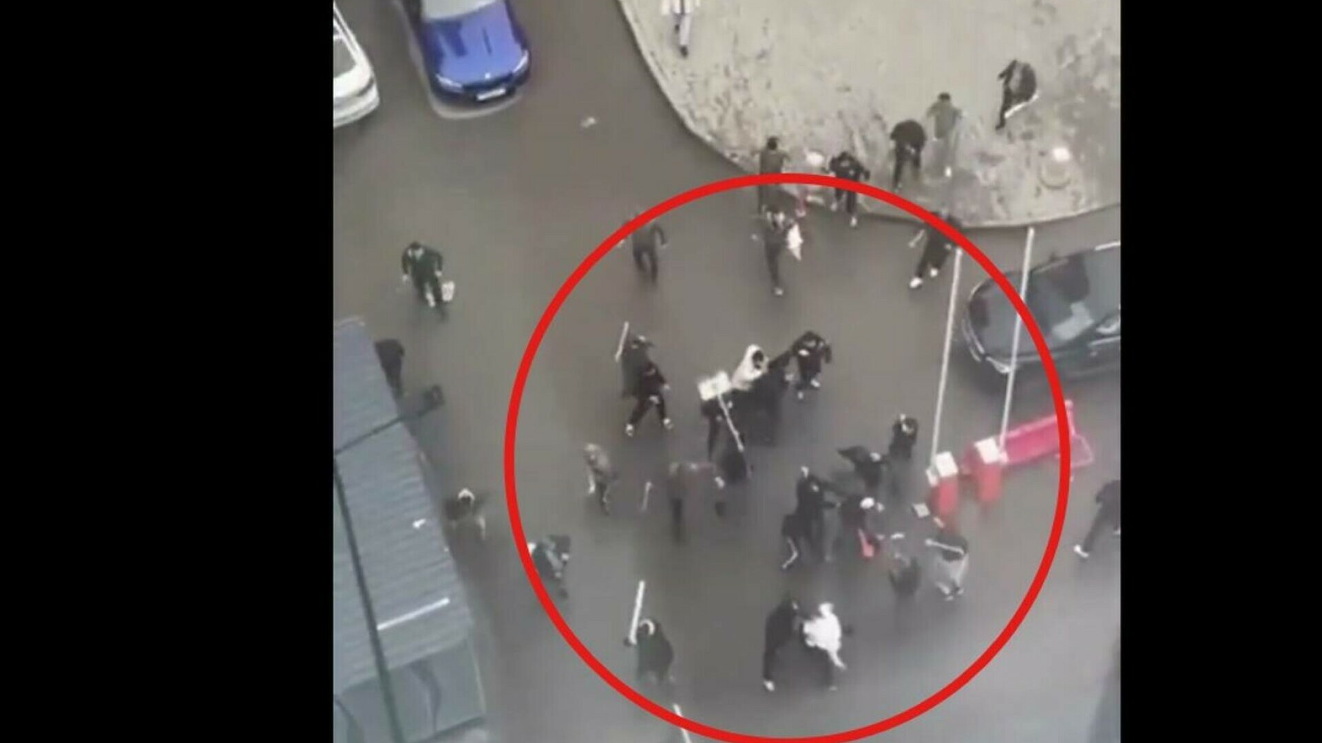 VIDEO. Lupte de stradă într-o zonă rezidențială din Moscova, cu bâte și lopeți. Zeci de persoane au fost reținute de poliție