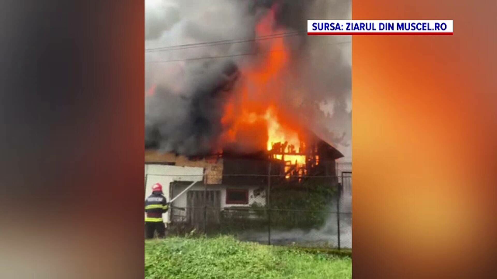 Casă distrusă de flăcări violente, în Rucăr. Înăuntru se aflau și patru butelii