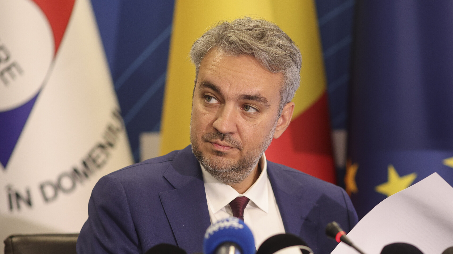 Reorganizare drastică la ANRE: 66 de posturi desființate și salariile micșorate cu 30%. Șeful instituției, salariu de nabab