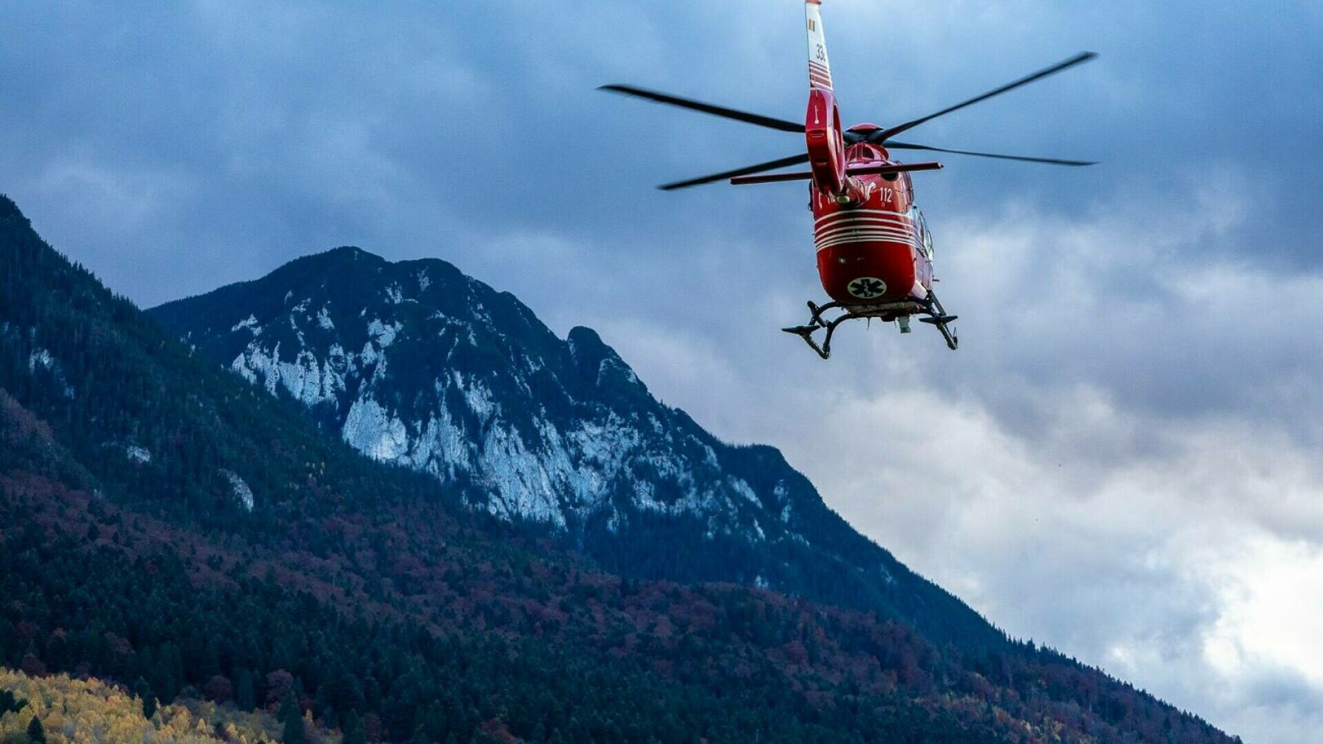 O nouă tragedie în munții României. Un bărbat a murit, după ce a căzut în gol aproape 300 de metri în Piatra Craiului