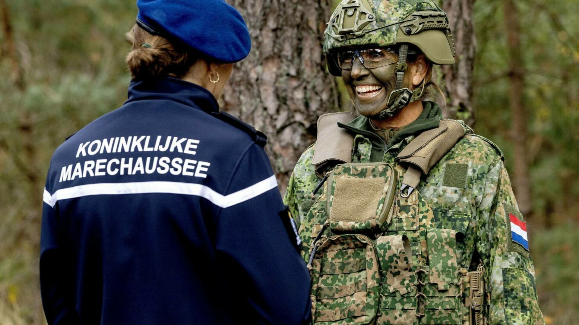 Regina Maxima a Țărilor de Jos, în uniformă militară și cu fața vopsită în culori de camuflaj. Ce s-a întâmplat | FOTO