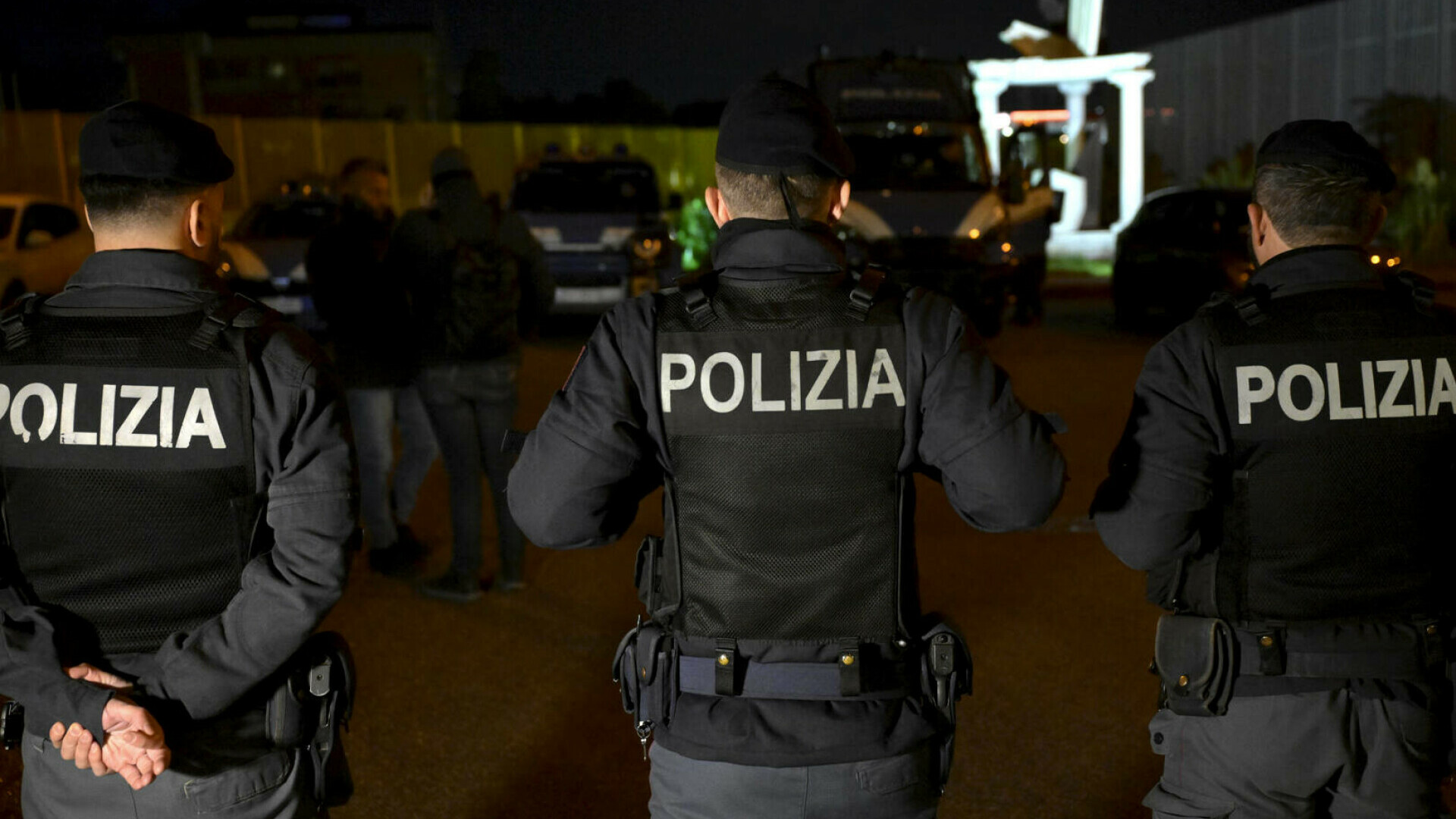 Descoperirea făcută de polițiștii din Italia într-un depozit abandonat. Doi români, arestați, iar al treilea este căutat