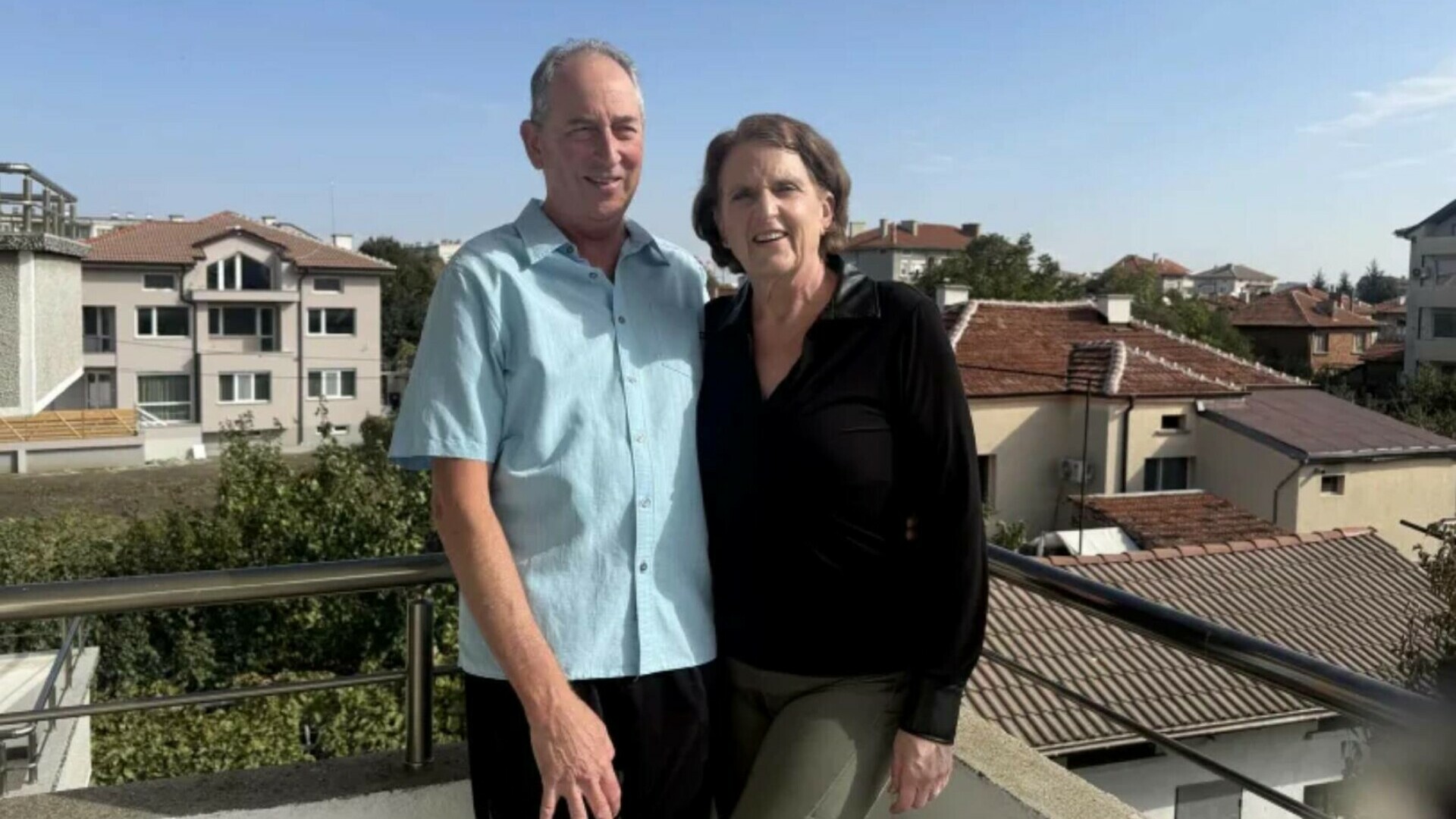 Motivul pentru care un cuplu de americani s-a mutat la doi pași de România: „Nu ne mai temem de împușcături”