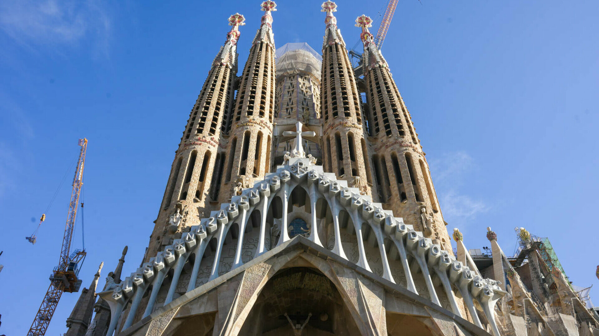 Sagrada Familia din Barcelona a devenit cea mai înaltă biserică din lume. FOTO&VIDEO